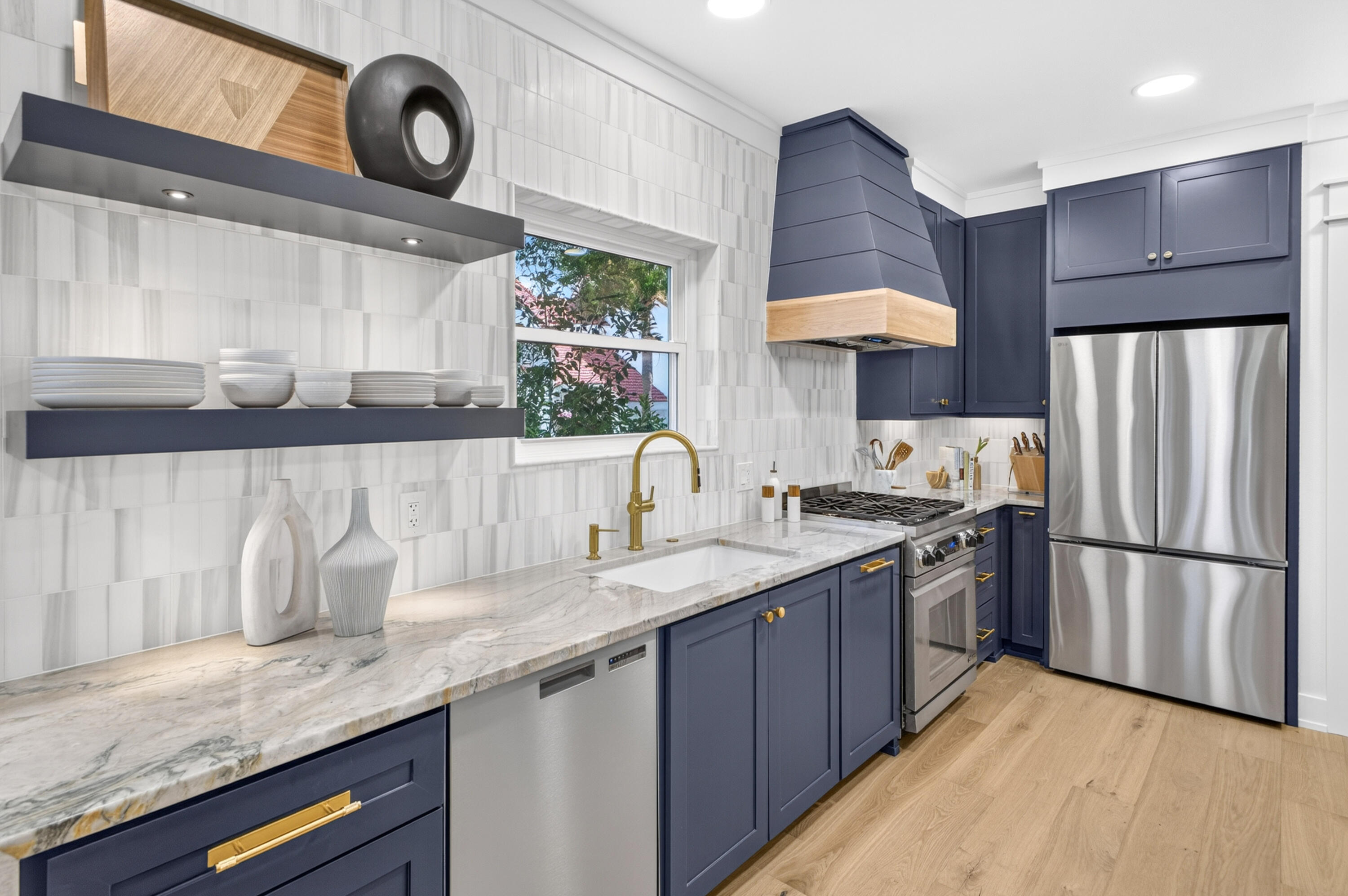 VANTAGE POINTE - Residential