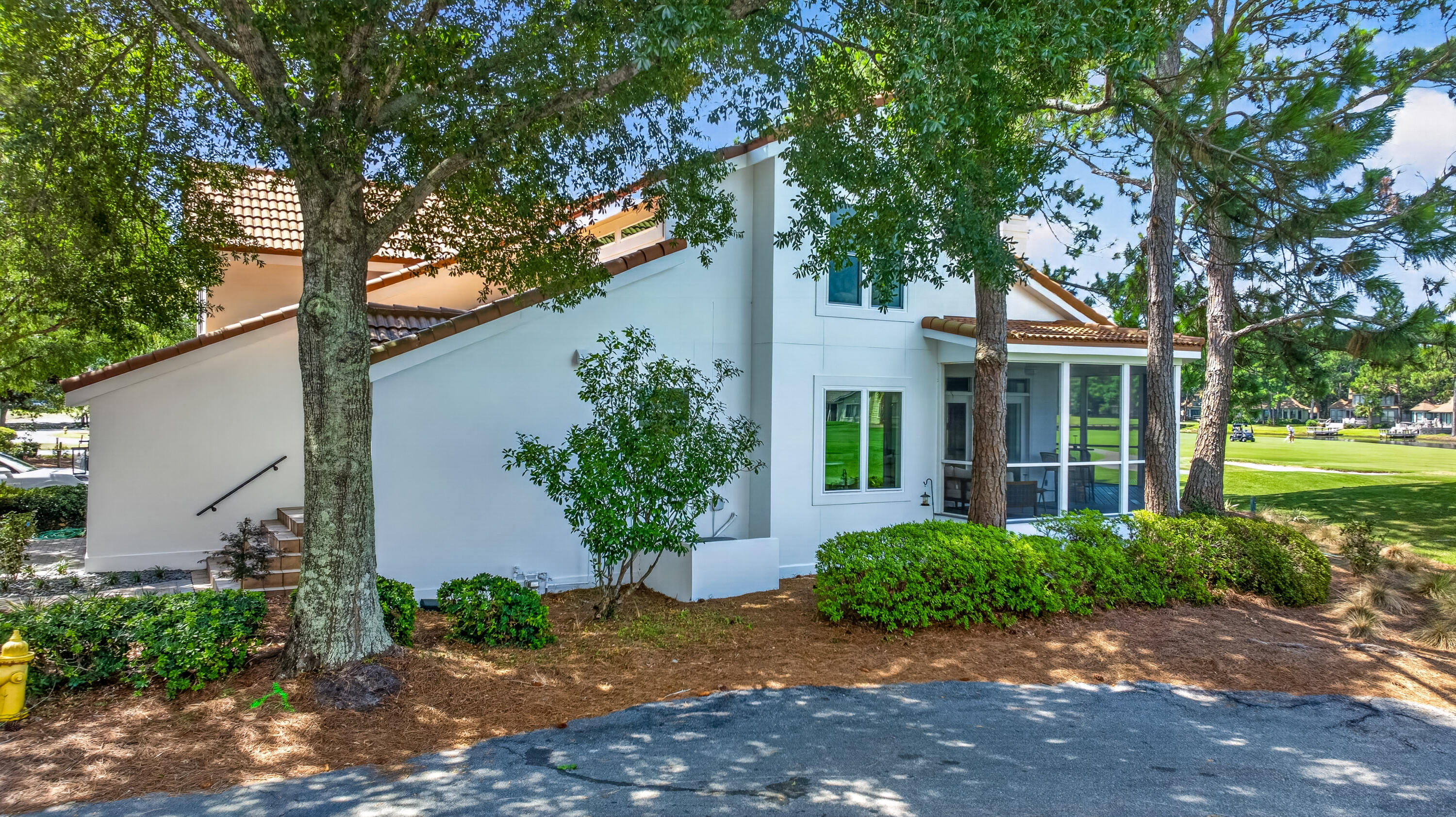 VANTAGE POINTE - Residential