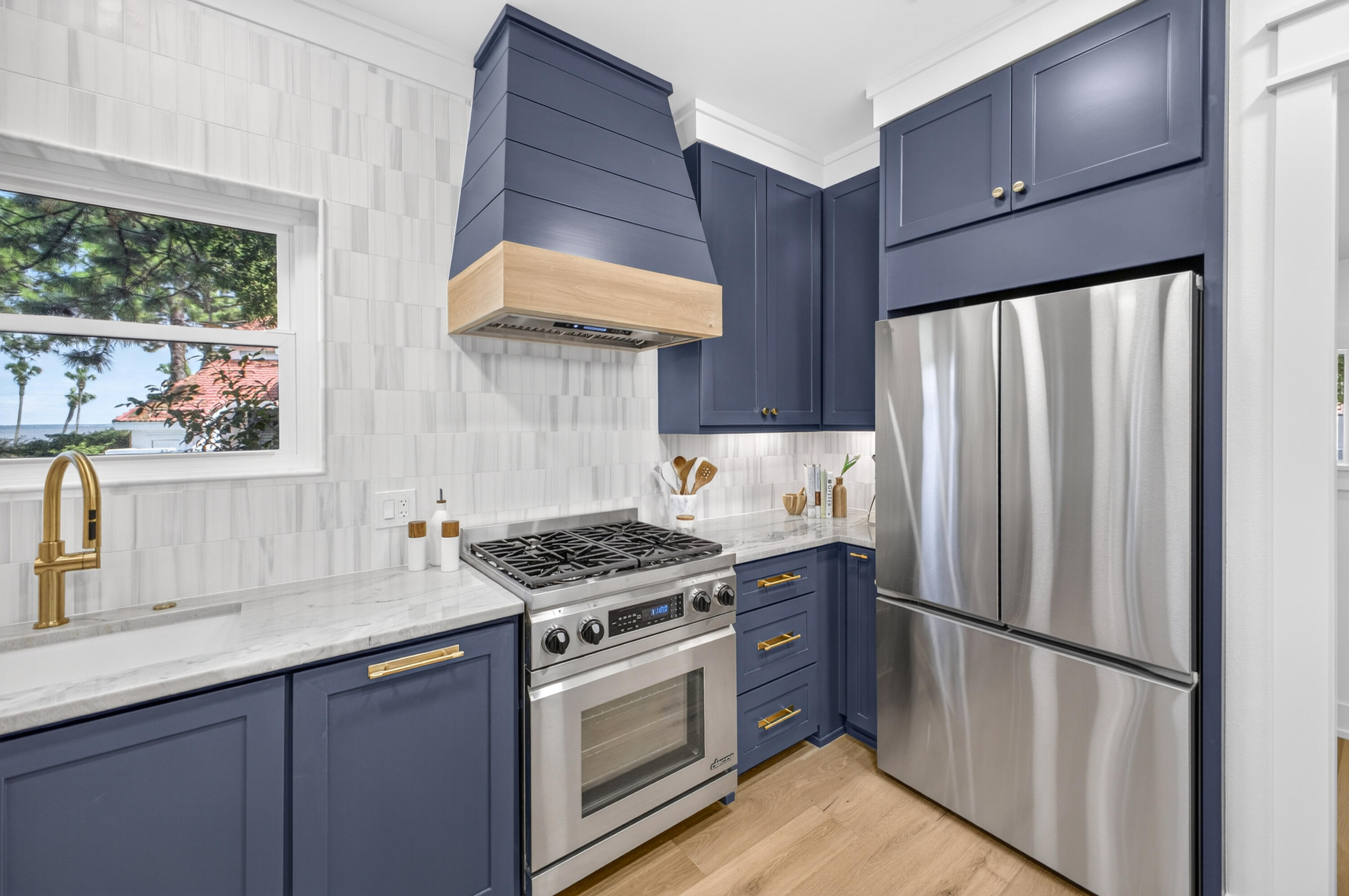 VANTAGE POINTE - Residential