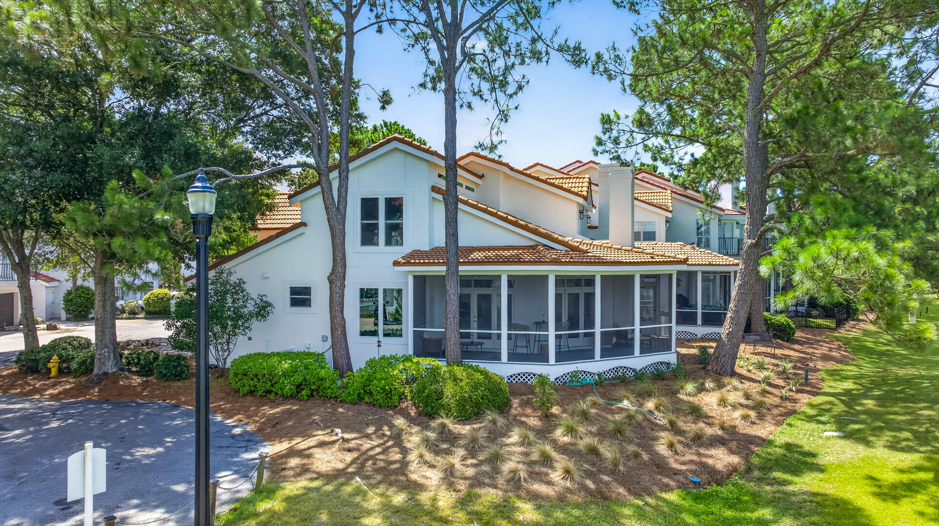 VANTAGE POINTE - Residential