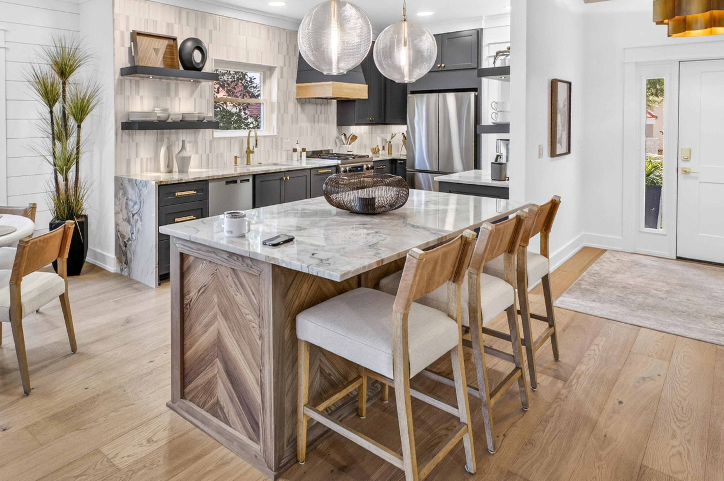 VANTAGE POINTE - Residential