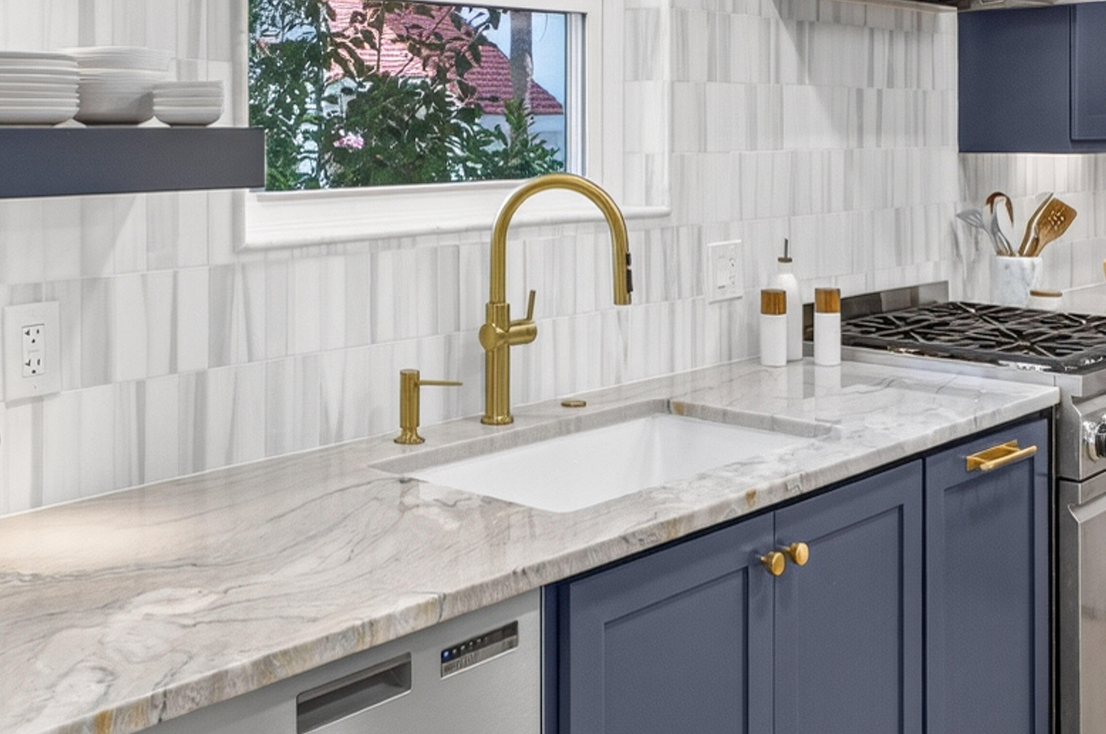 VANTAGE POINTE - Residential