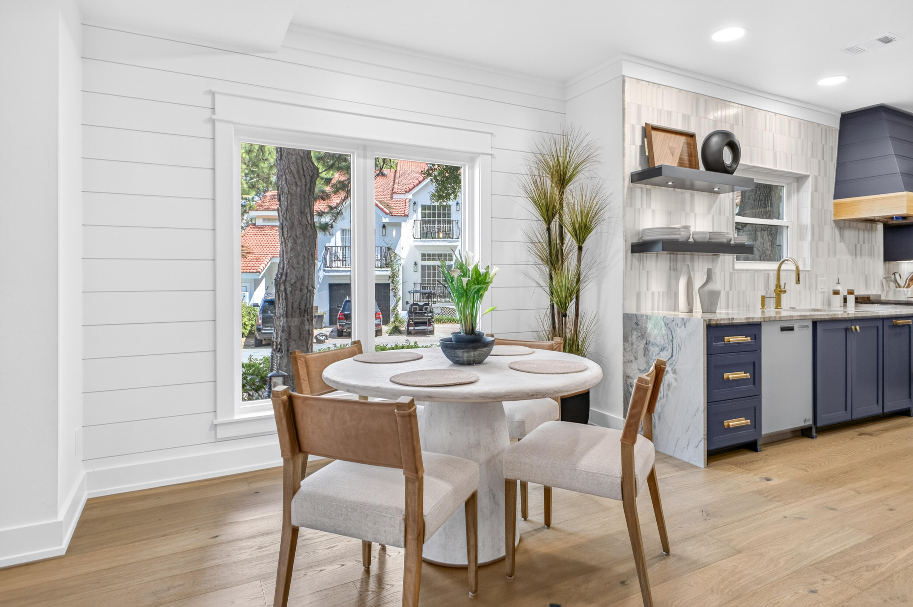 VANTAGE POINTE - Residential