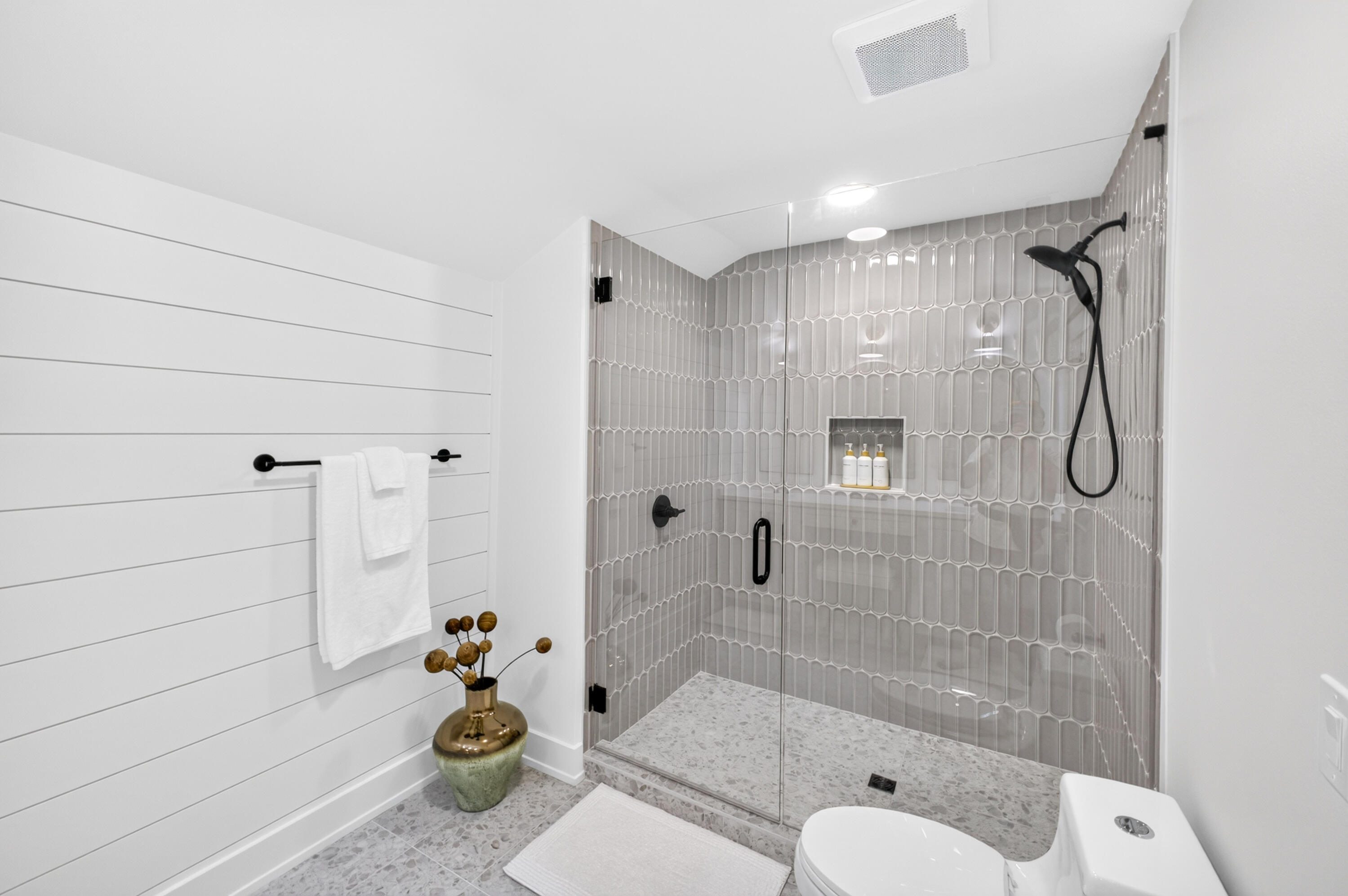 VANTAGE POINTE - Residential