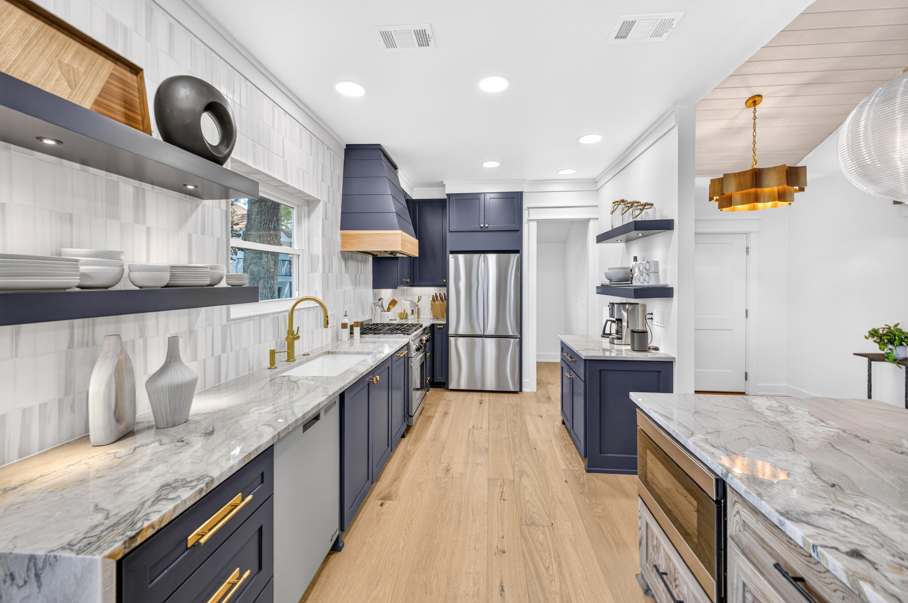 VANTAGE POINTE - Residential