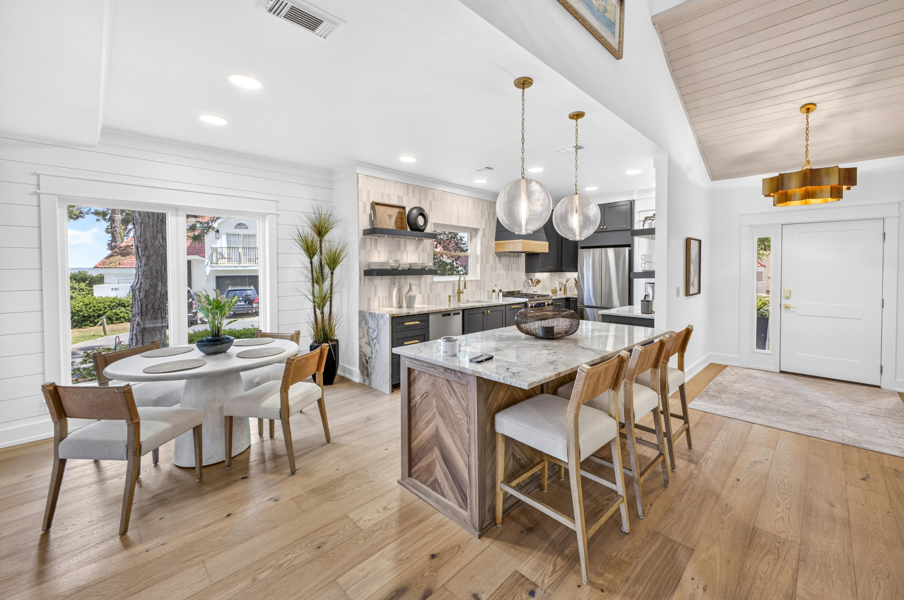 VANTAGE POINTE - Residential