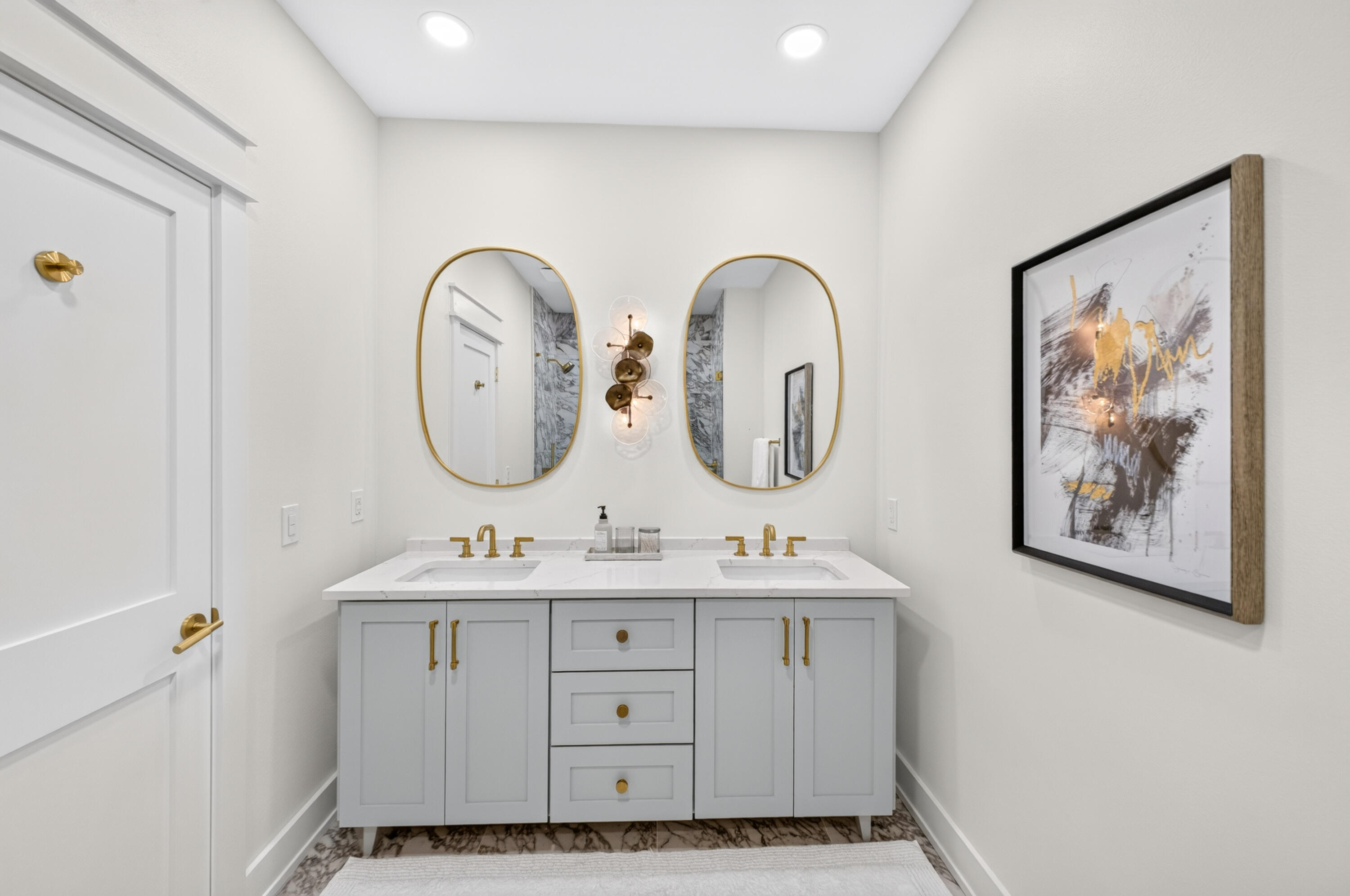 VANTAGE POINTE - Residential