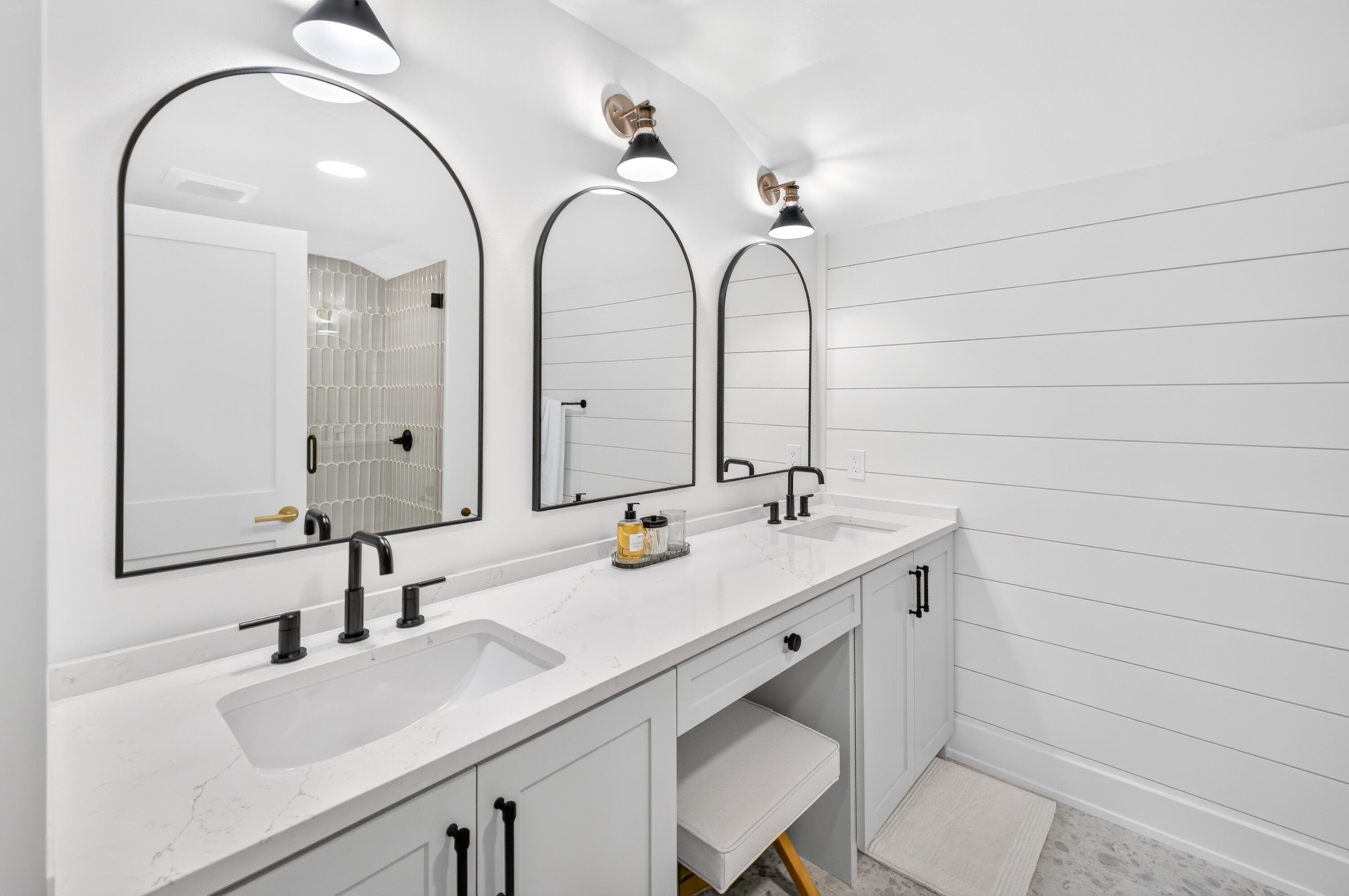 VANTAGE POINTE - Residential