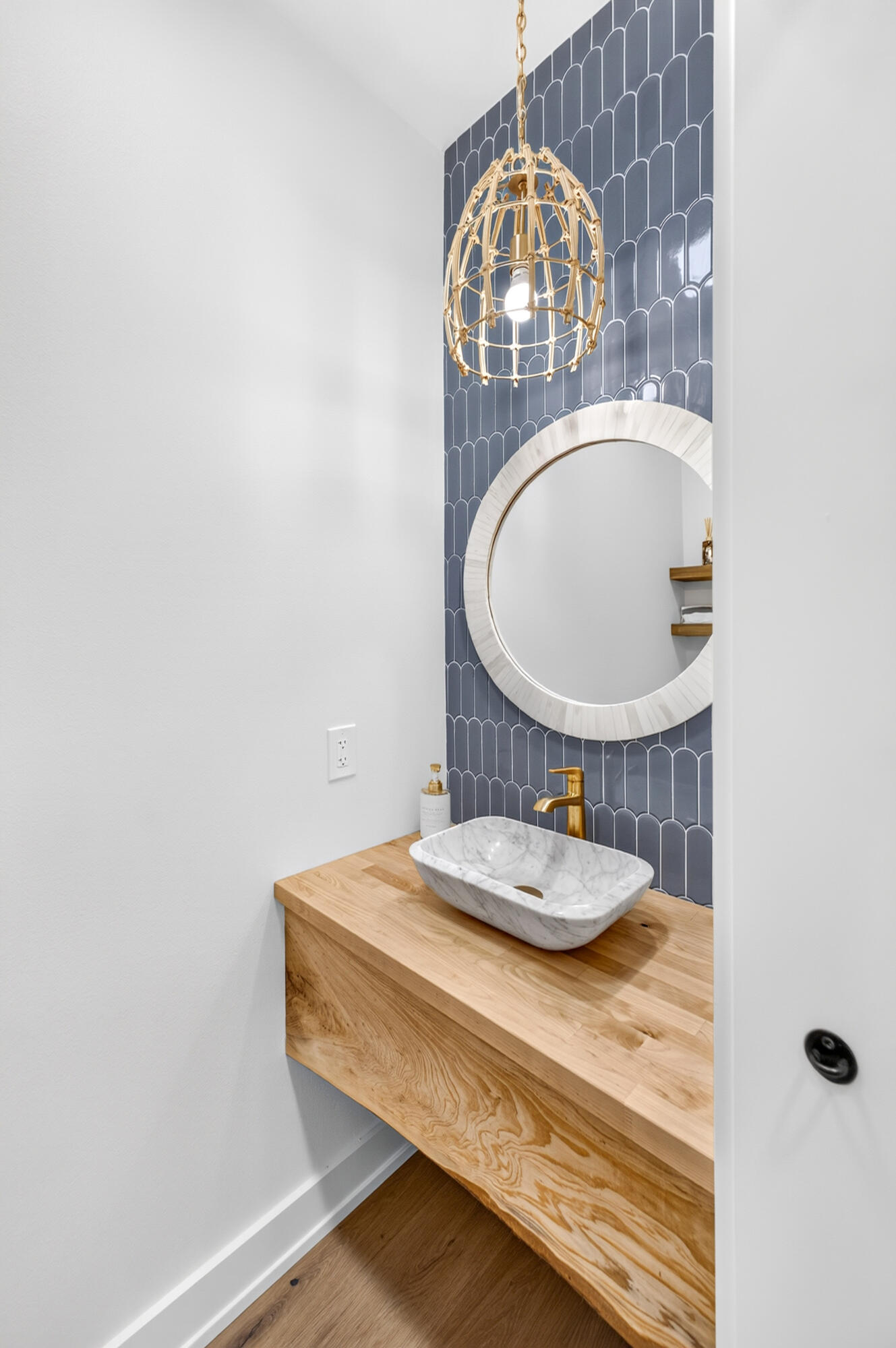 VANTAGE POINTE - Residential