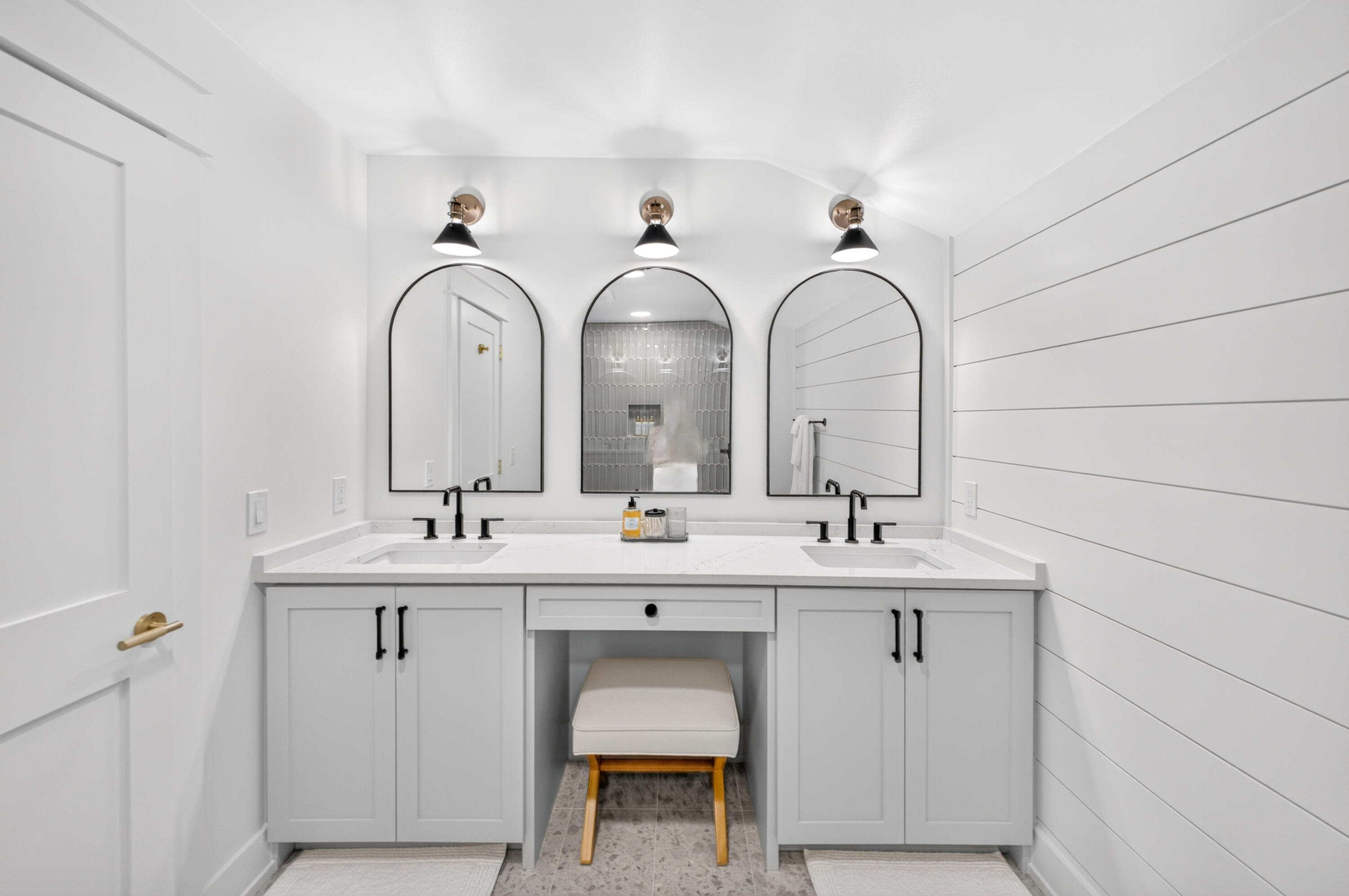 VANTAGE POINTE - Residential