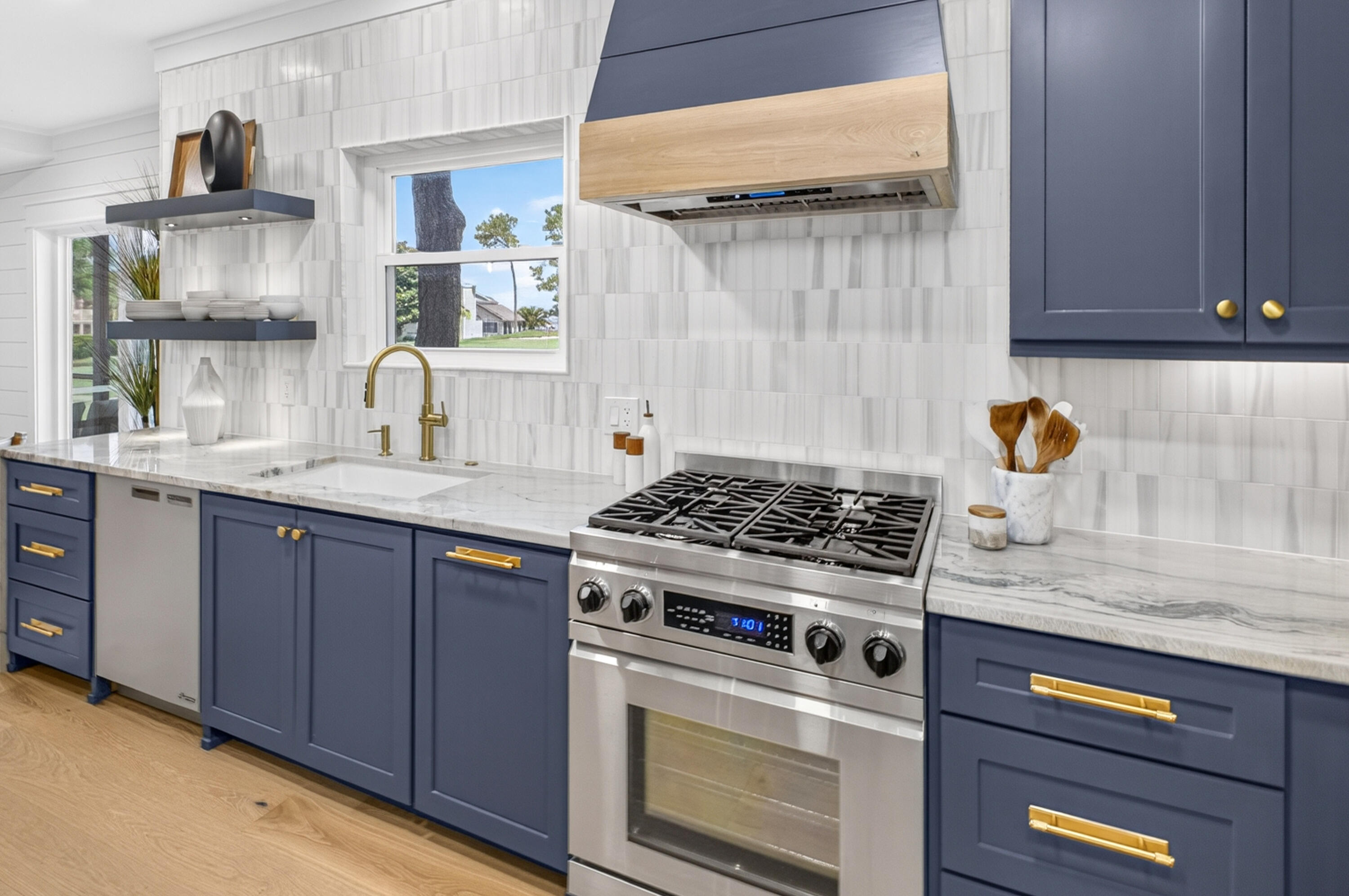 VANTAGE POINTE - Residential