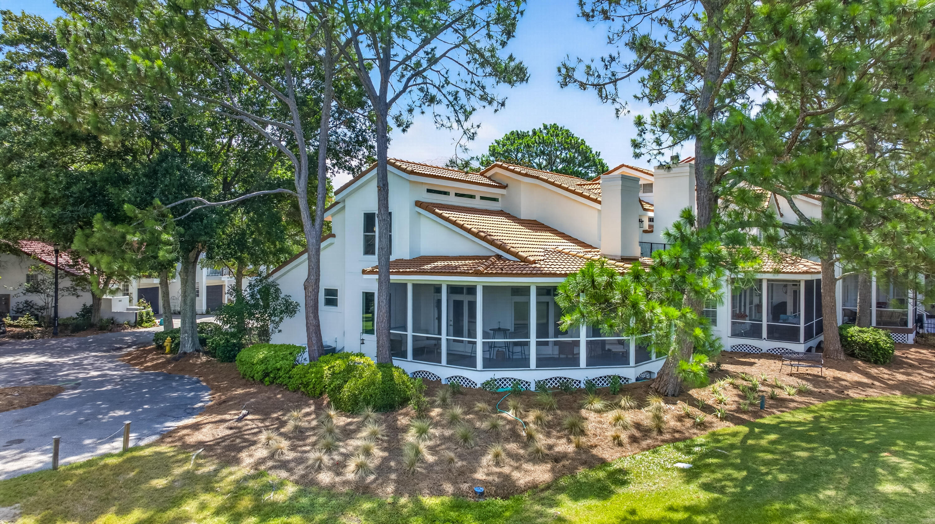VANTAGE POINTE - Residential