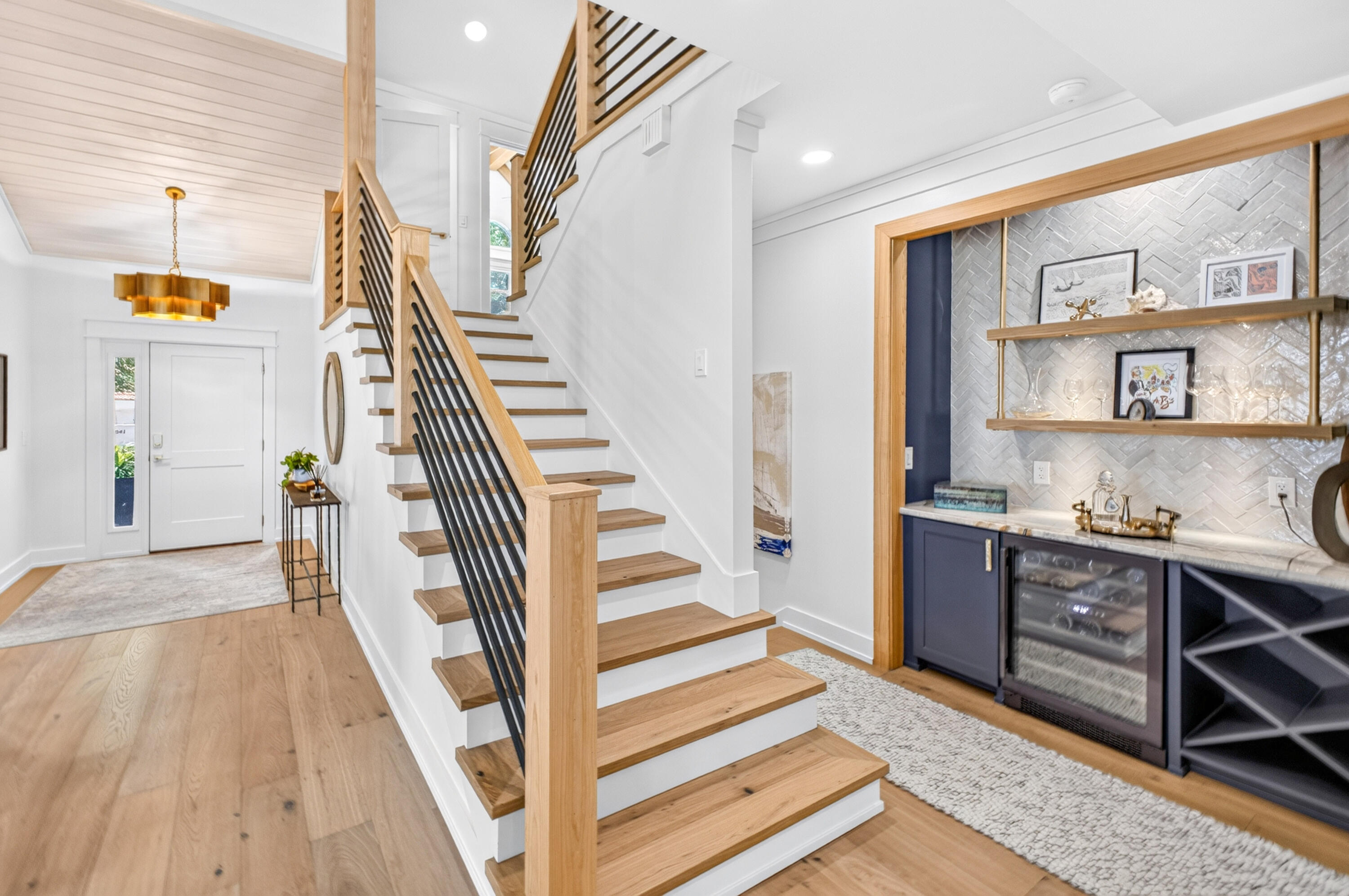 VANTAGE POINTE - Residential