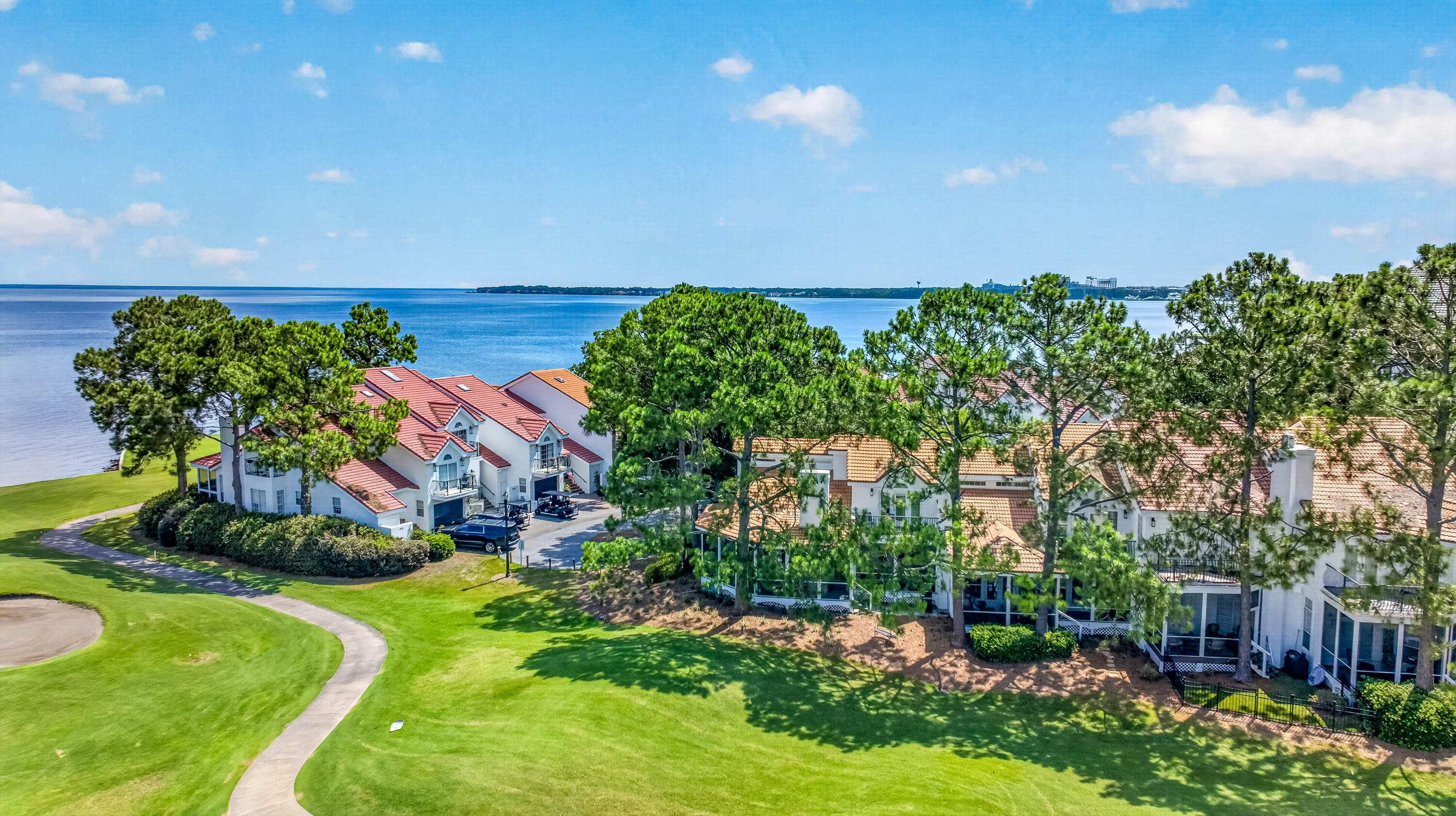 VANTAGE POINTE - Residential