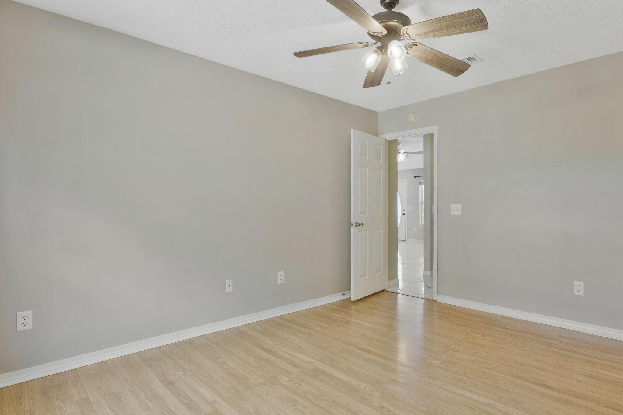 WOODBURY FOREST - Residential
