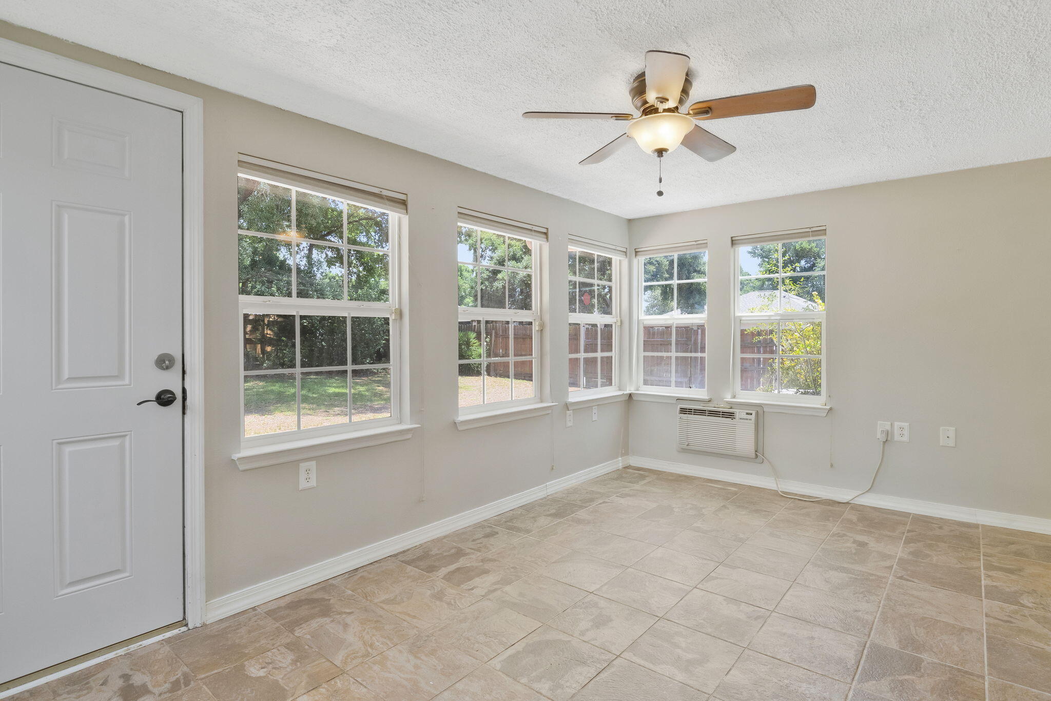 WOODBURY FOREST - Residential