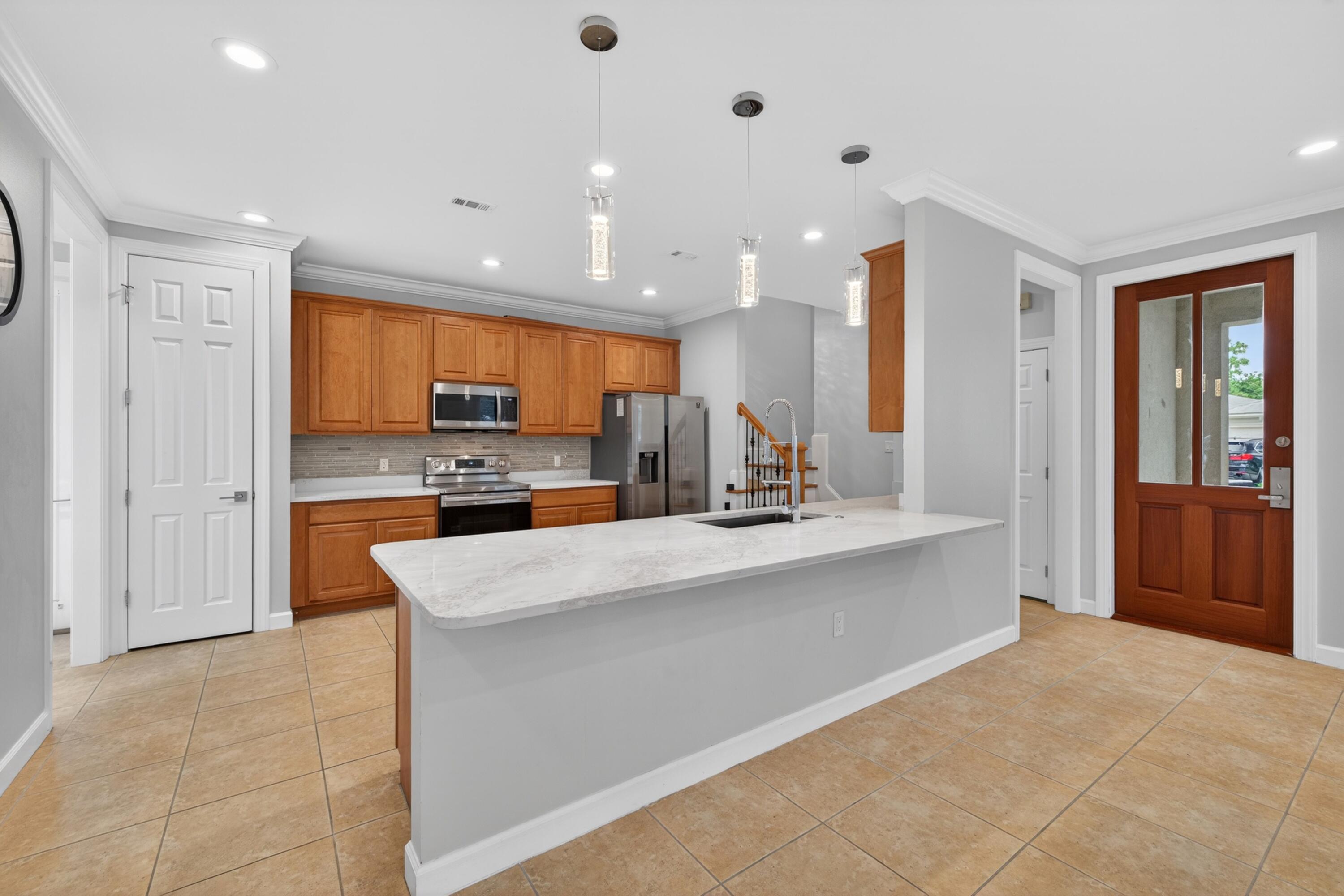 CRYSTAL LAKE - Residential Lease