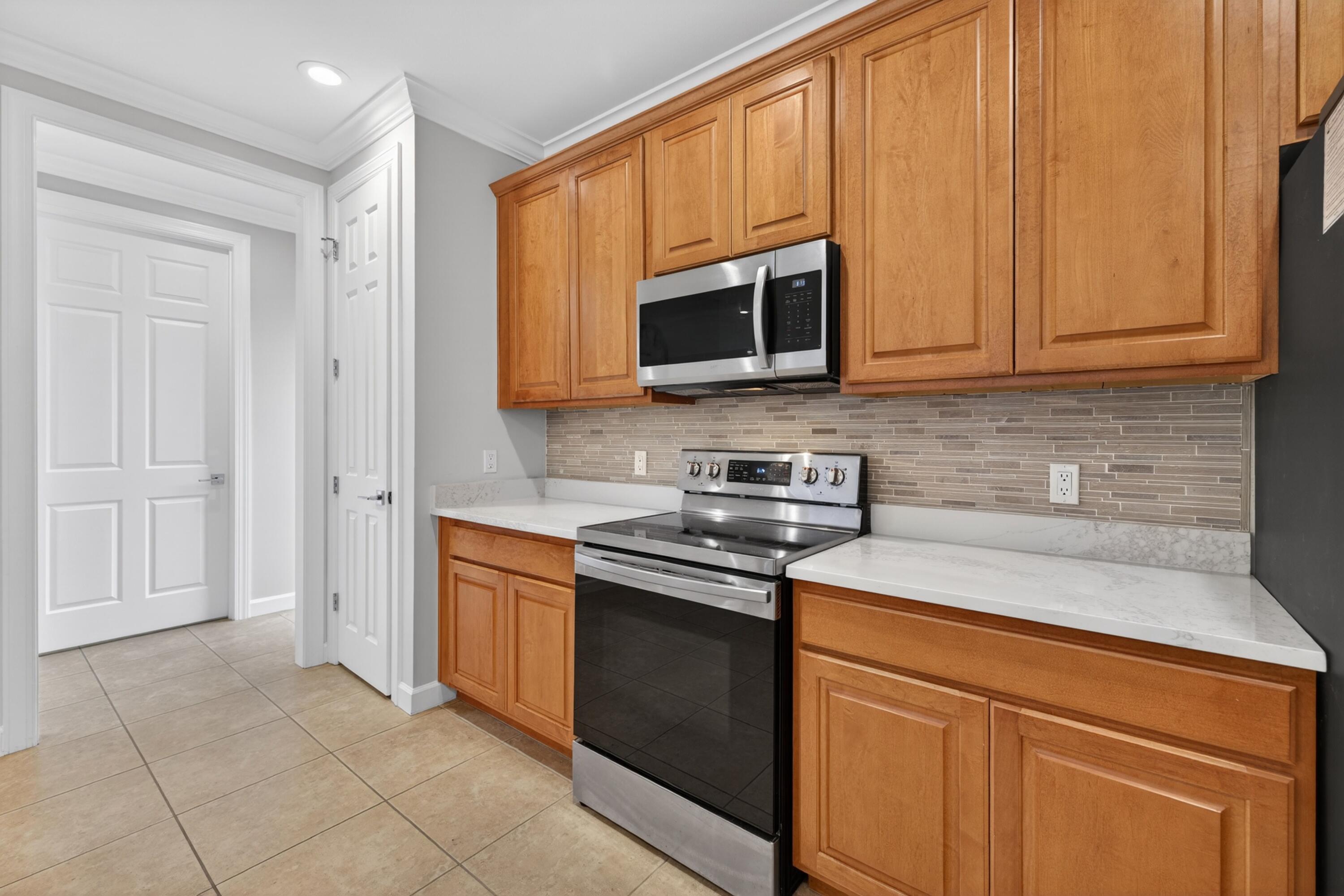 CRYSTAL LAKE - Residential Lease