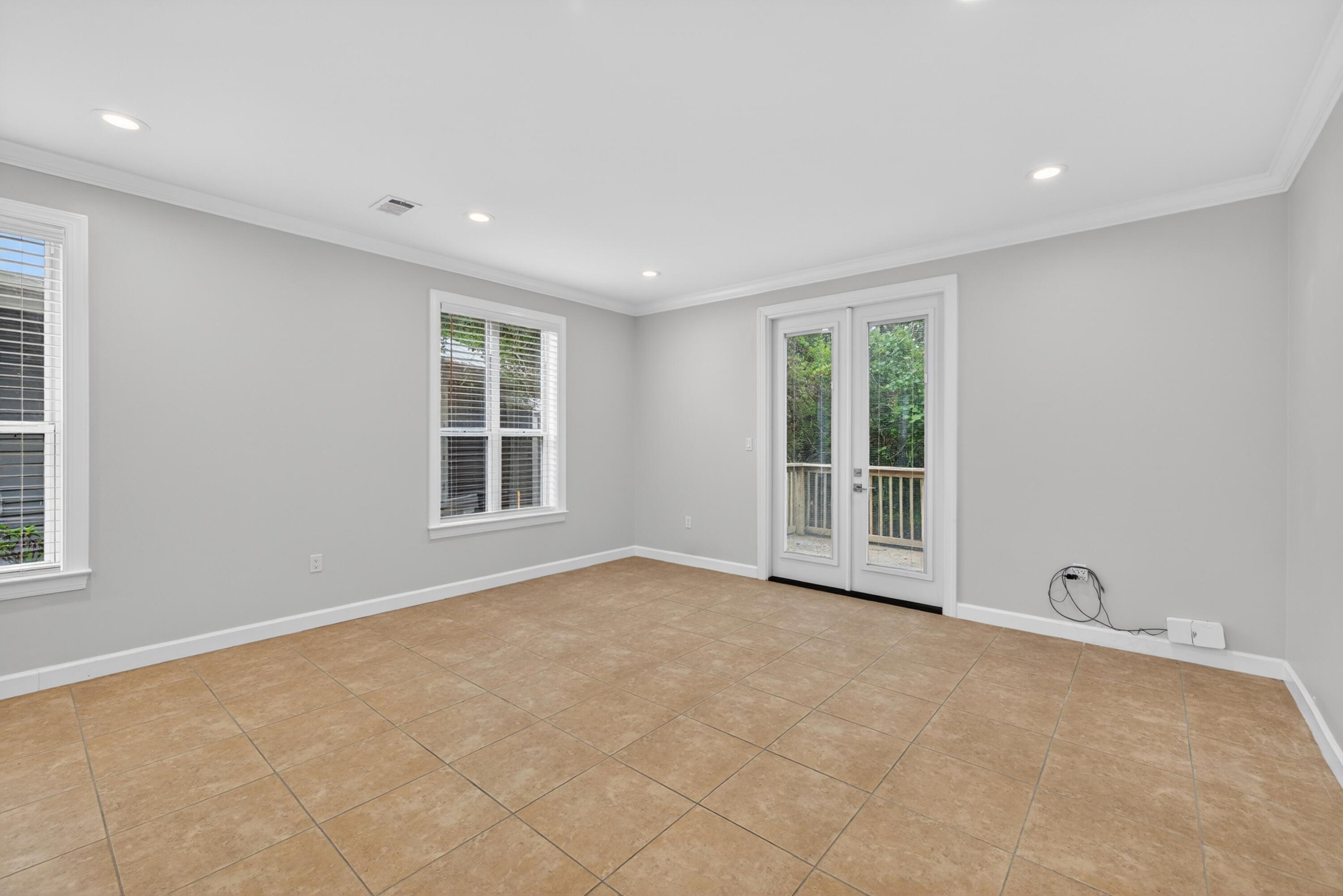 CRYSTAL LAKE - Residential Lease