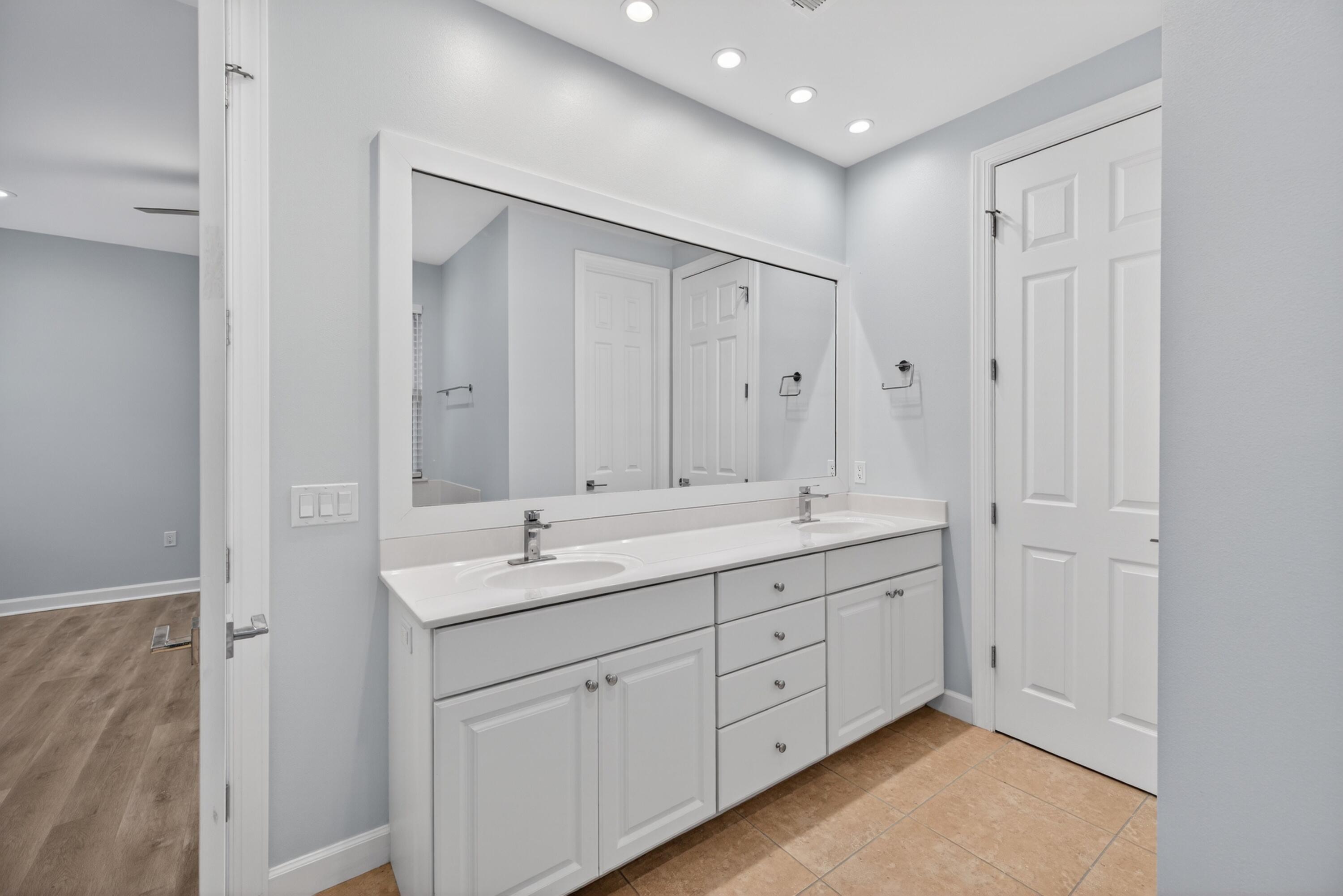 CRYSTAL LAKE - Residential Lease