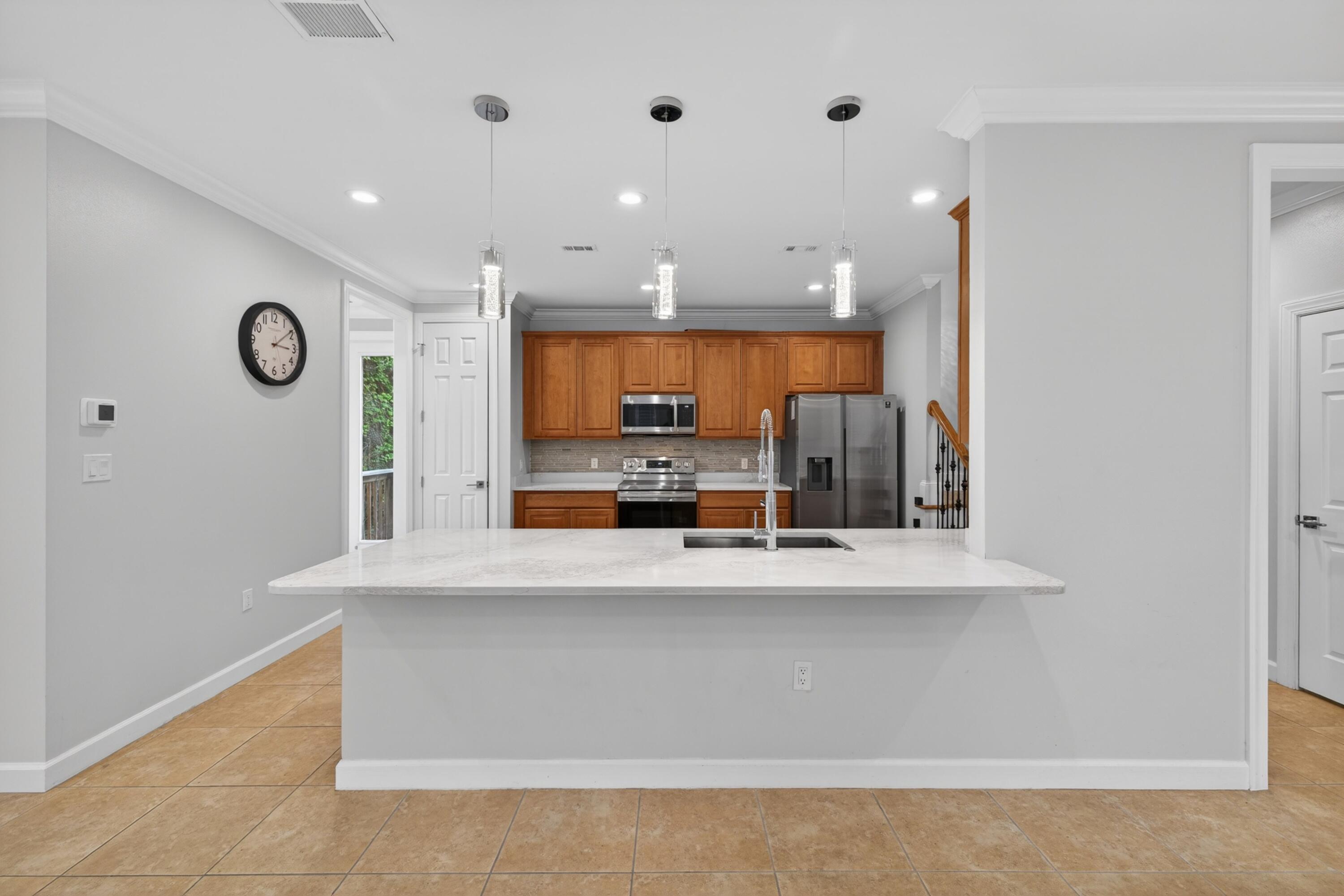 CRYSTAL LAKE - Residential Lease