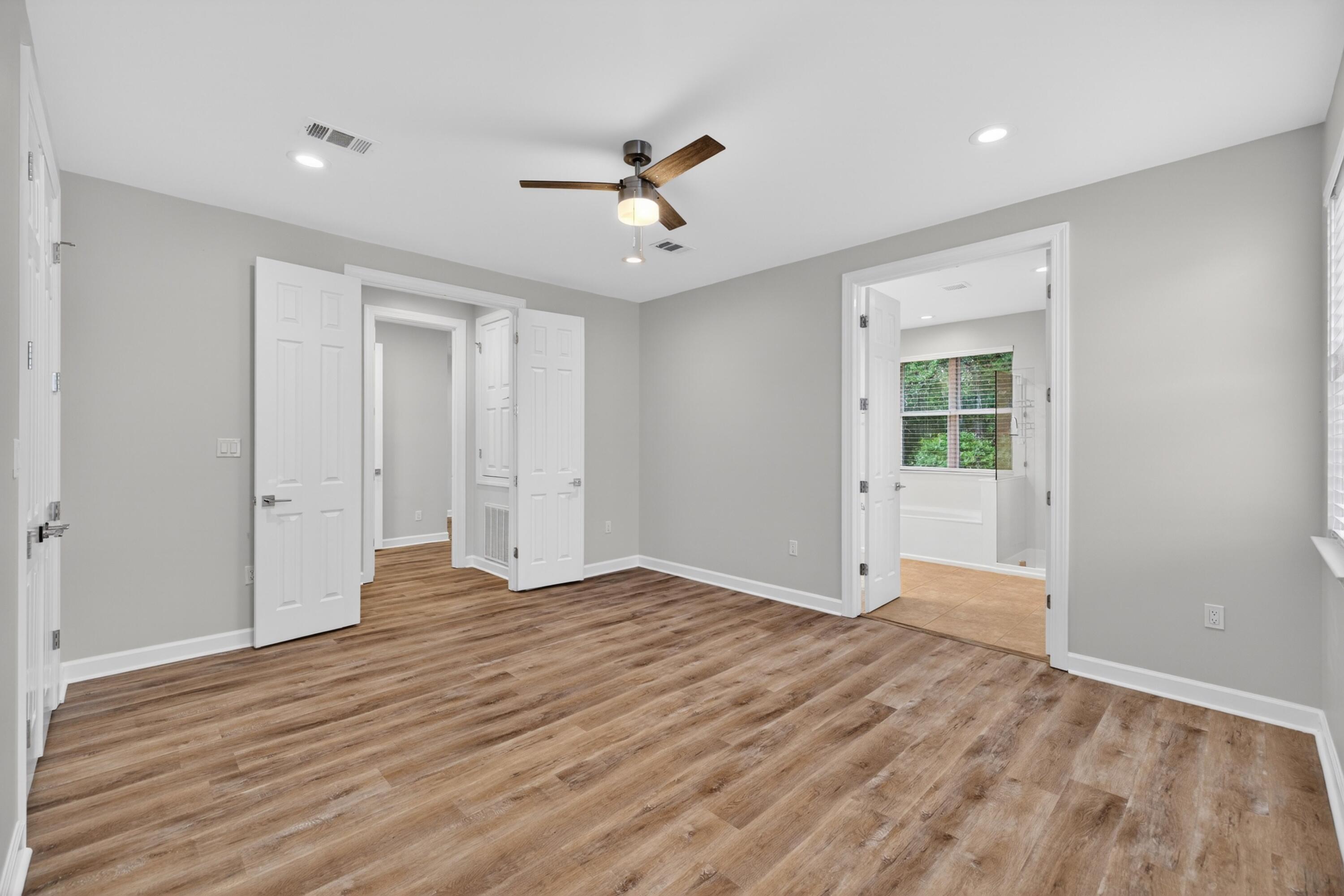 CRYSTAL LAKE - Residential Lease
