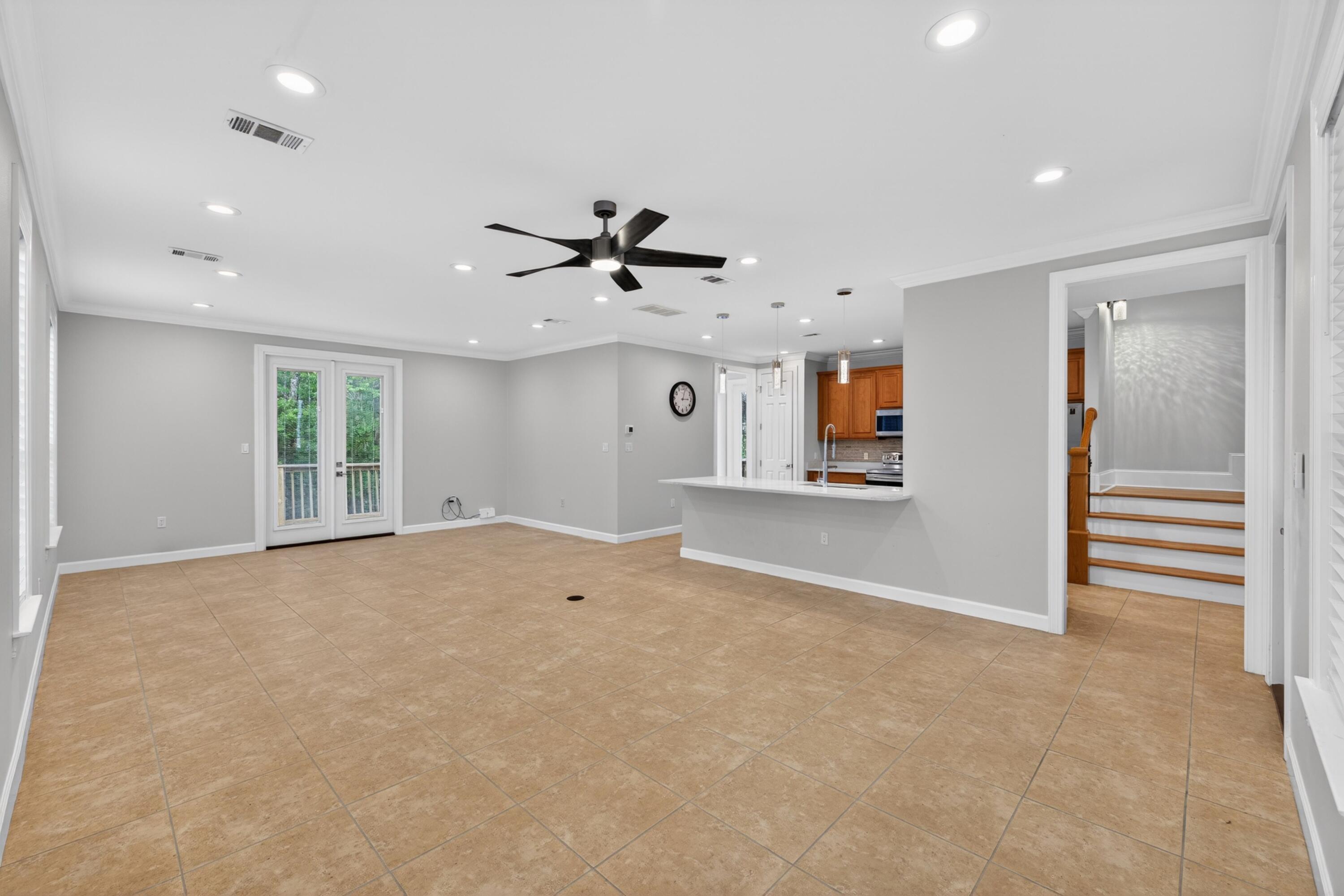 CRYSTAL LAKE - Residential Lease