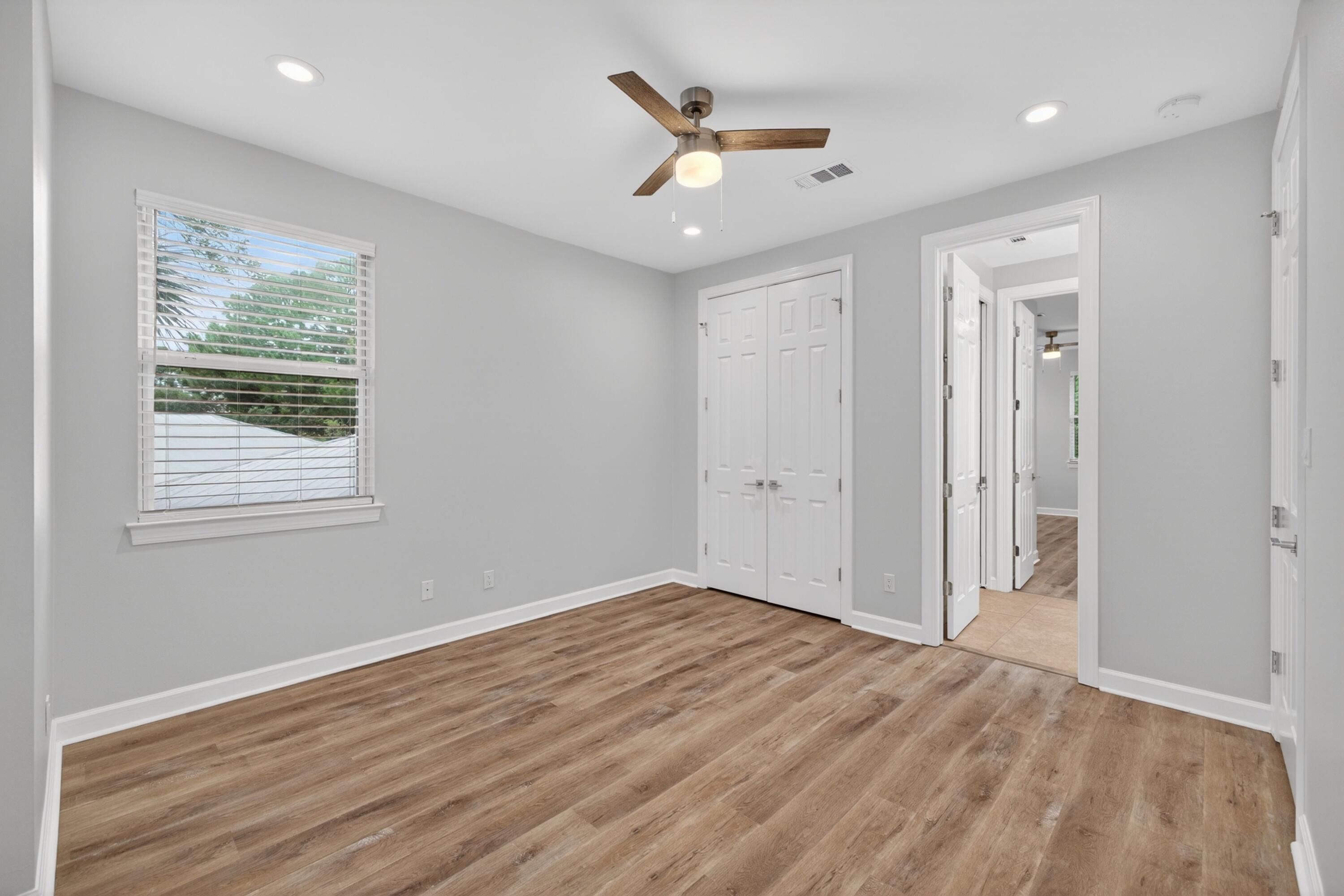 CRYSTAL LAKE - Residential Lease