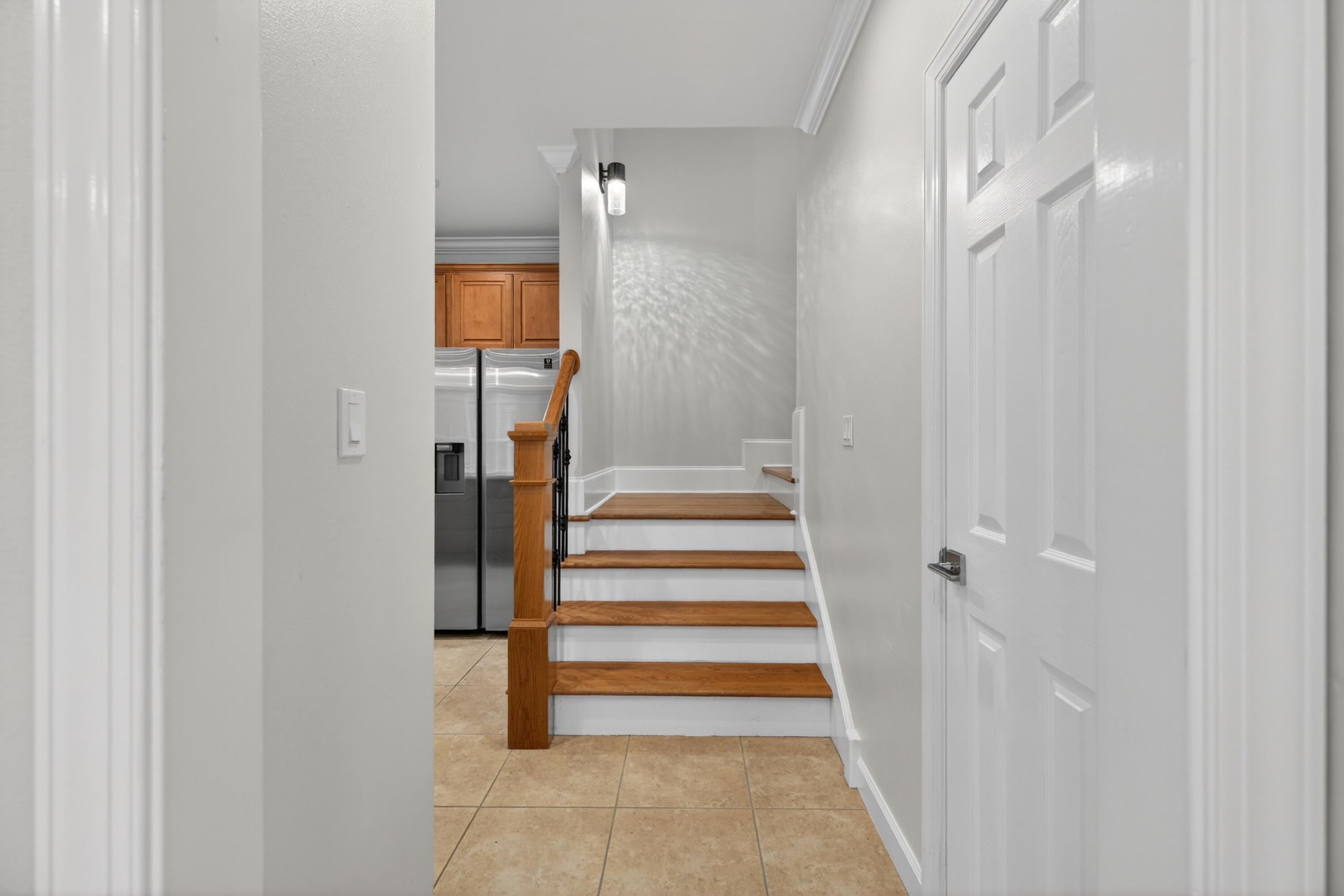 CRYSTAL LAKE - Residential Lease