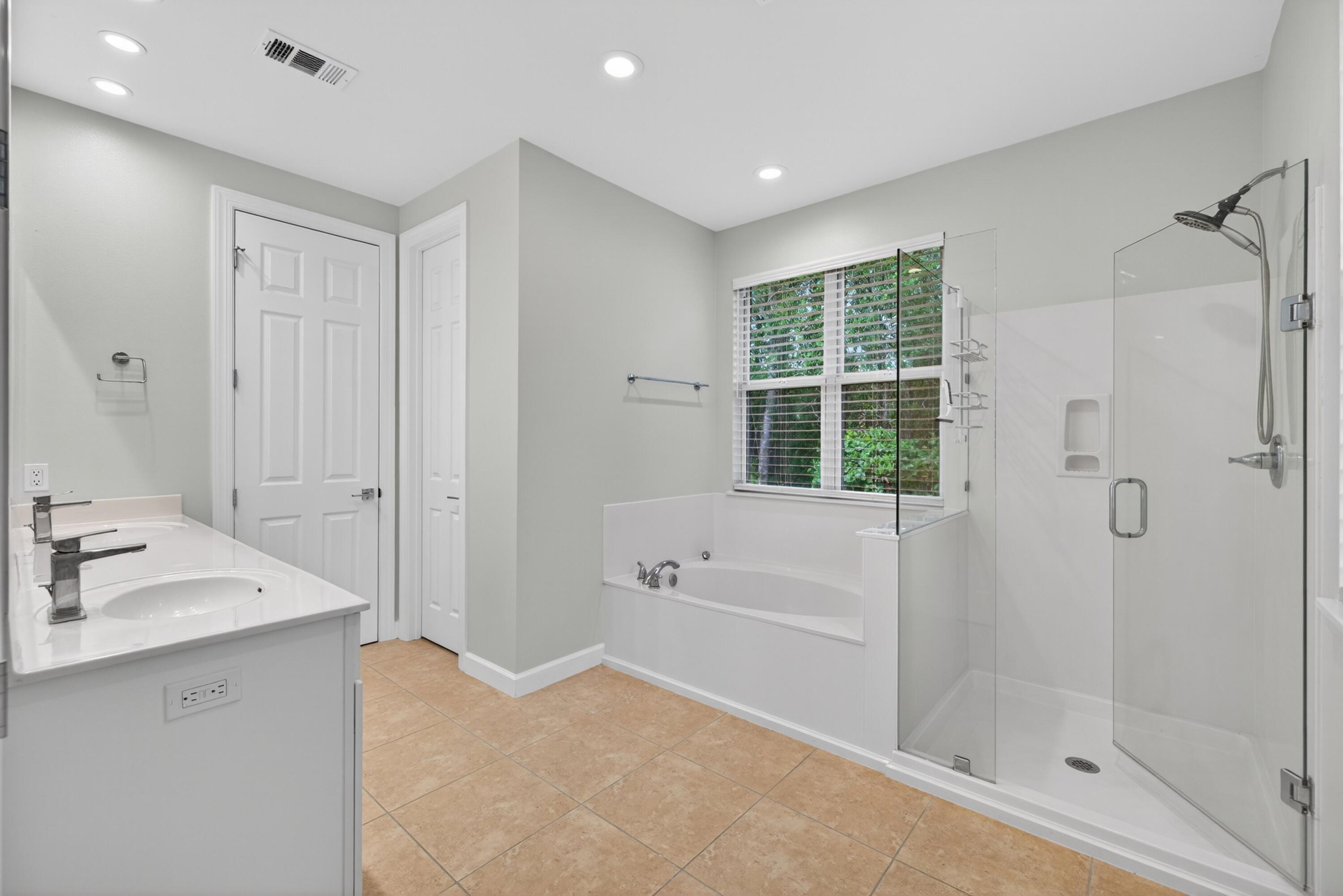 CRYSTAL LAKE - Residential Lease