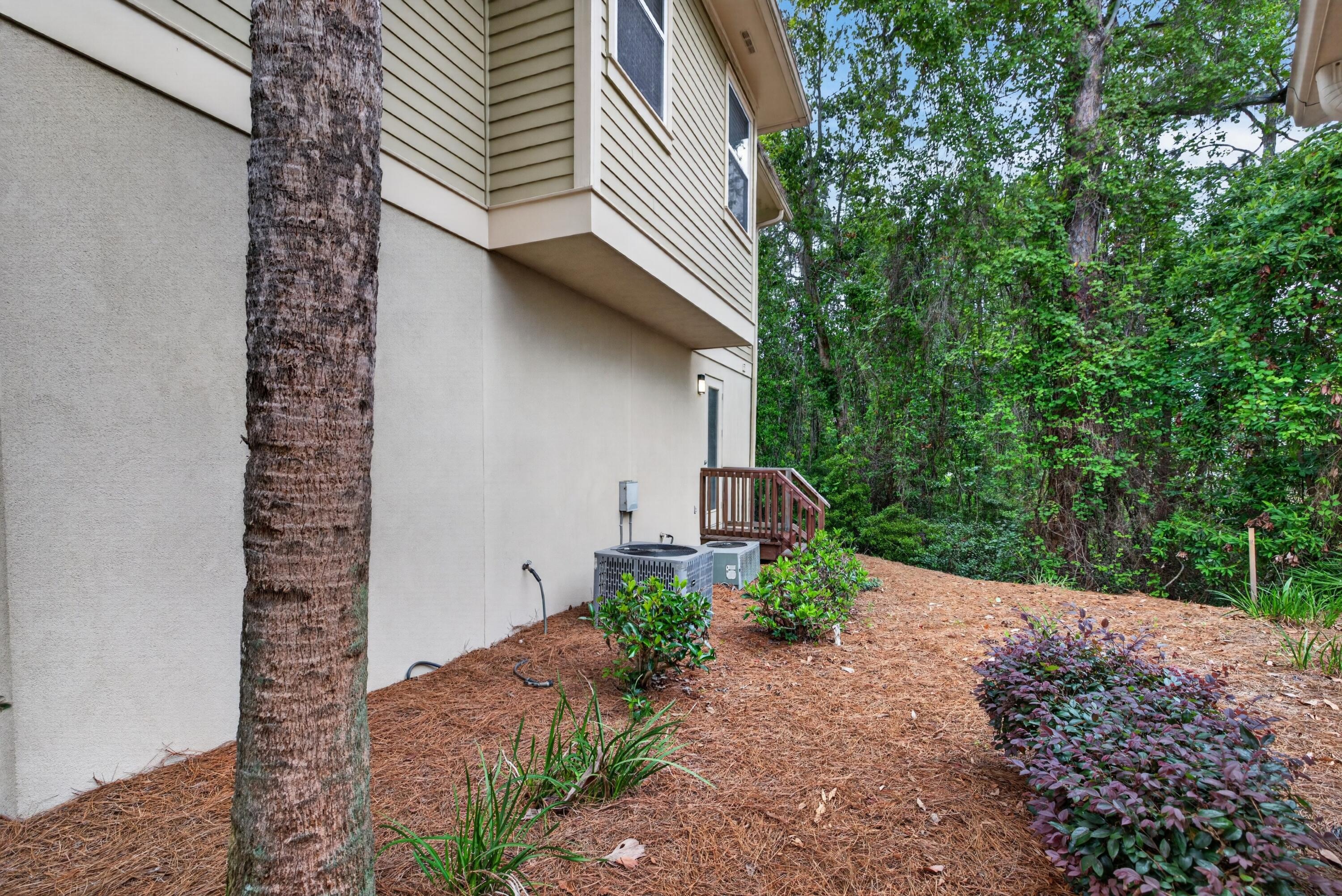 CRYSTAL LAKE - Residential Lease