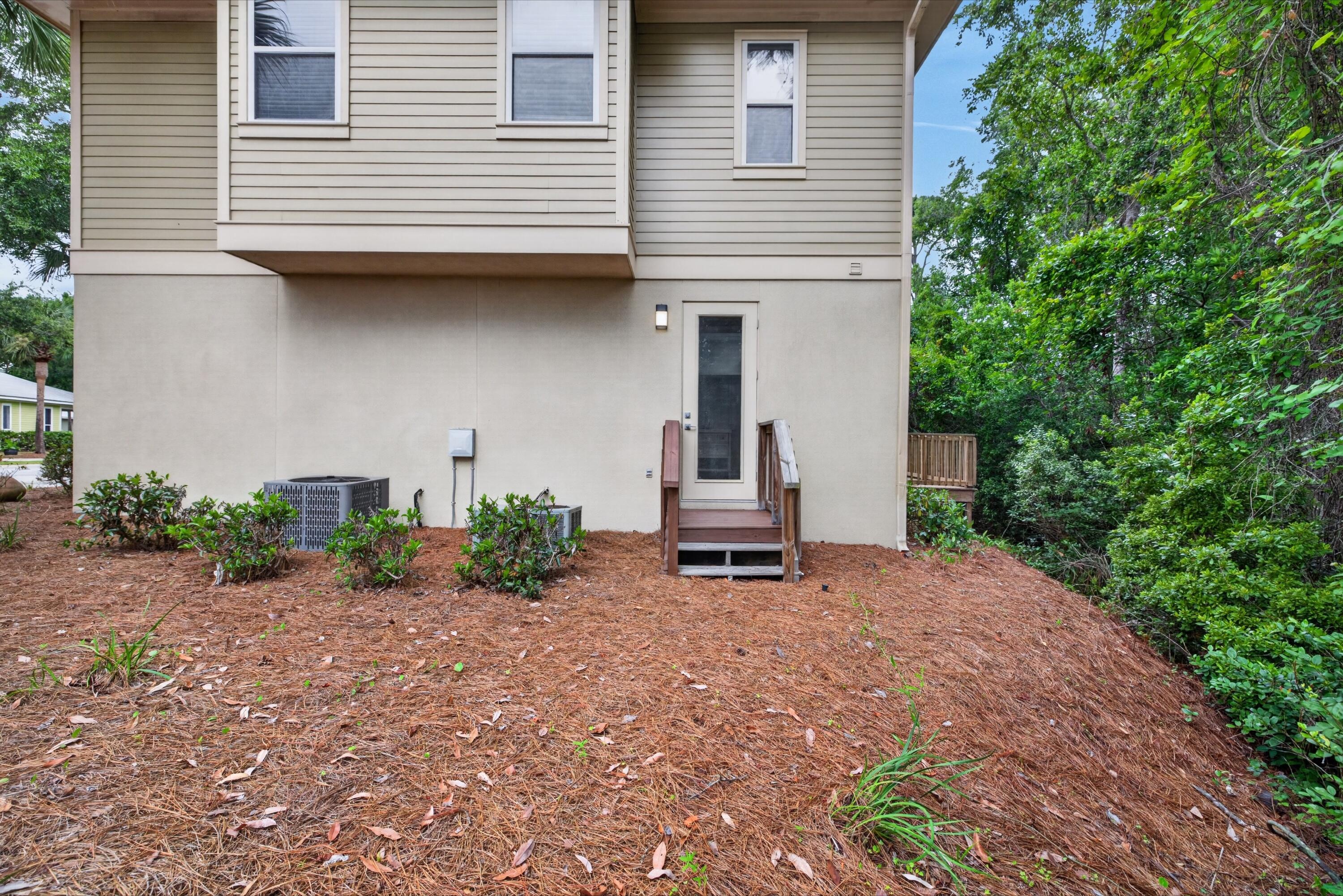 CRYSTAL LAKE - Residential Lease