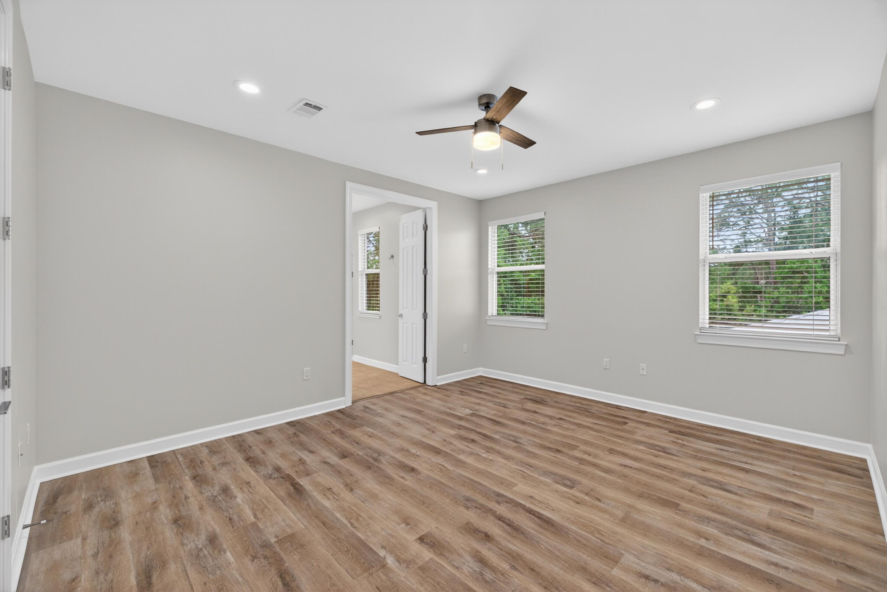 CRYSTAL LAKE - Residential Lease
