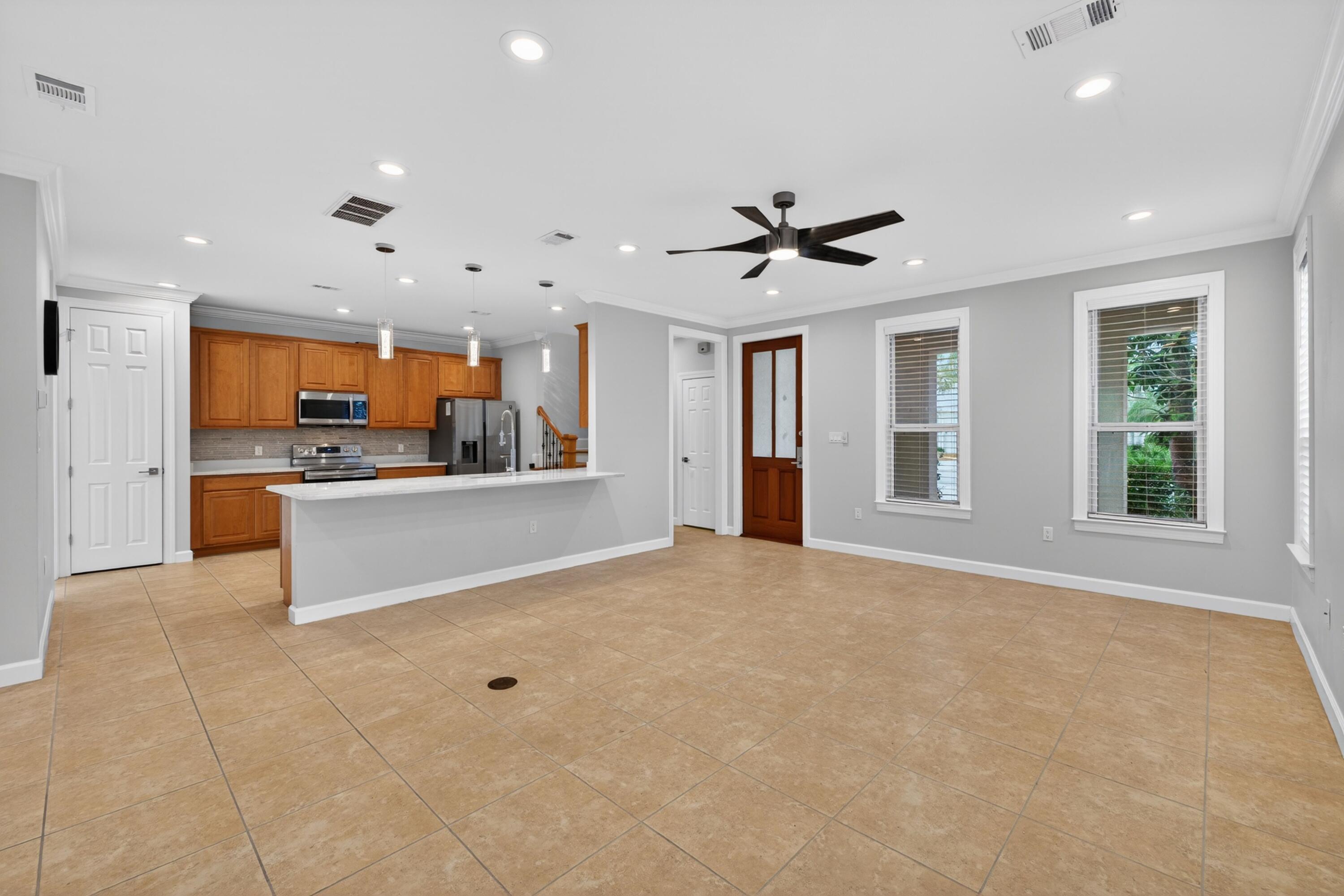 CRYSTAL LAKE - Residential Lease