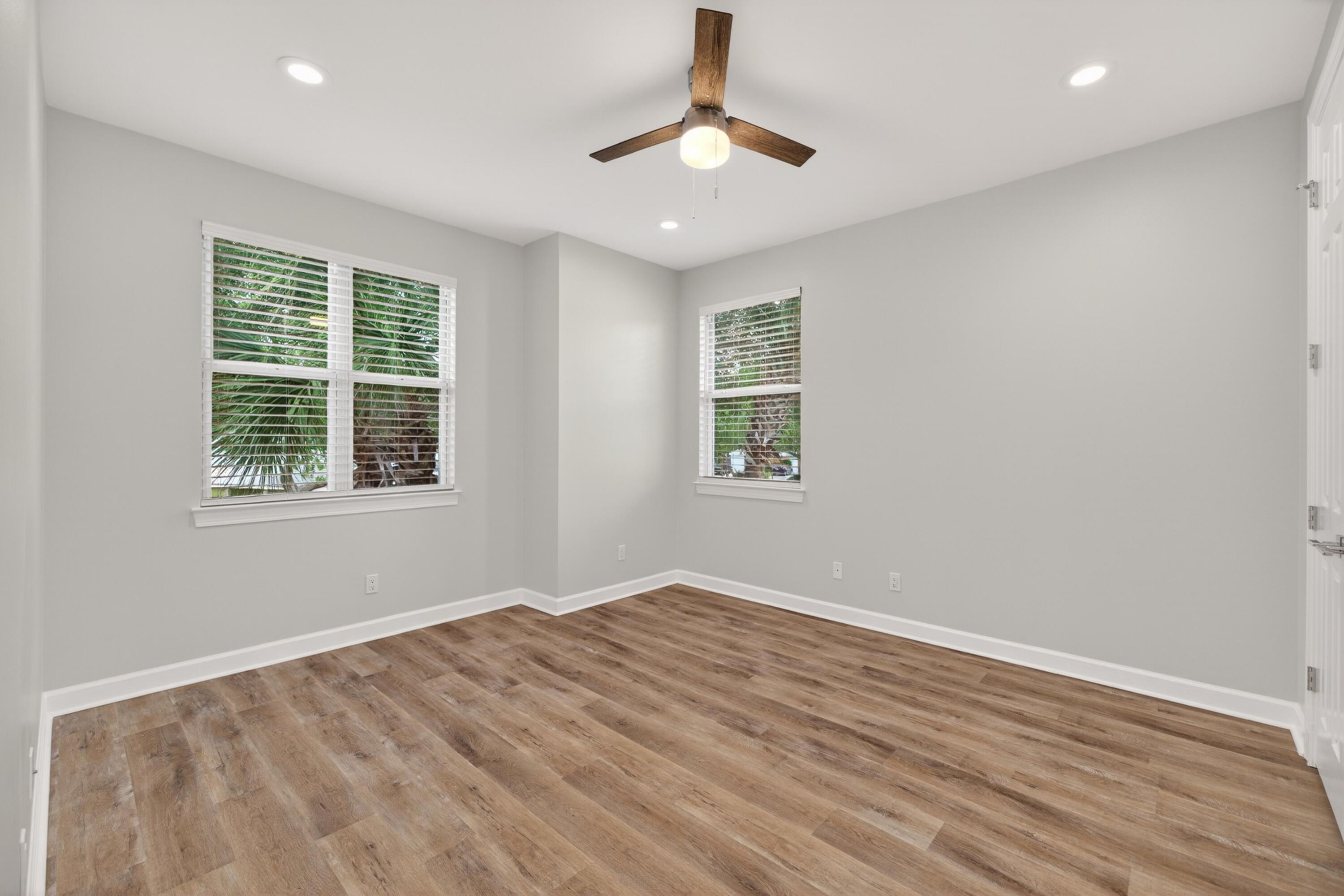 CRYSTAL LAKE - Residential Lease