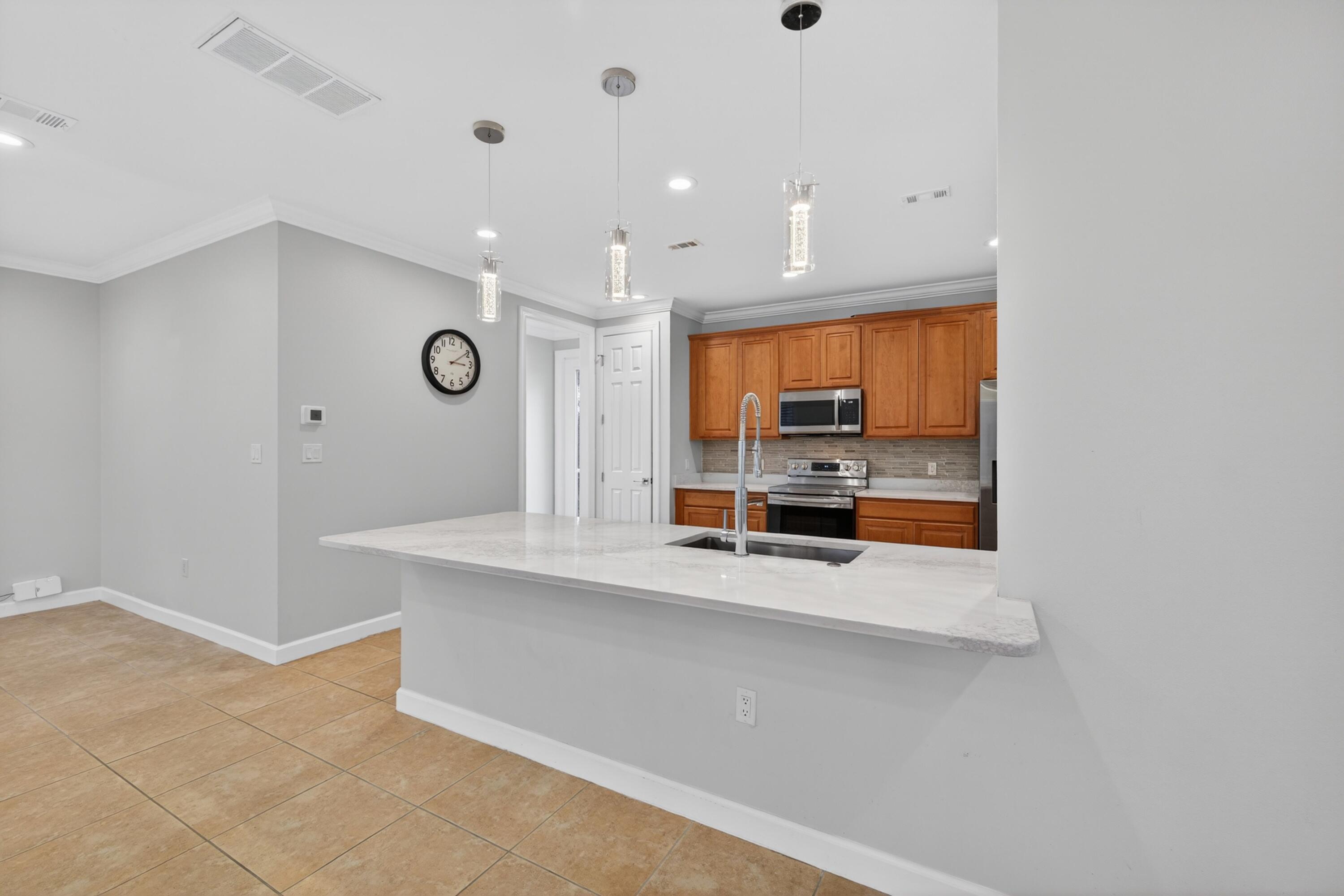 CRYSTAL LAKE - Residential Lease