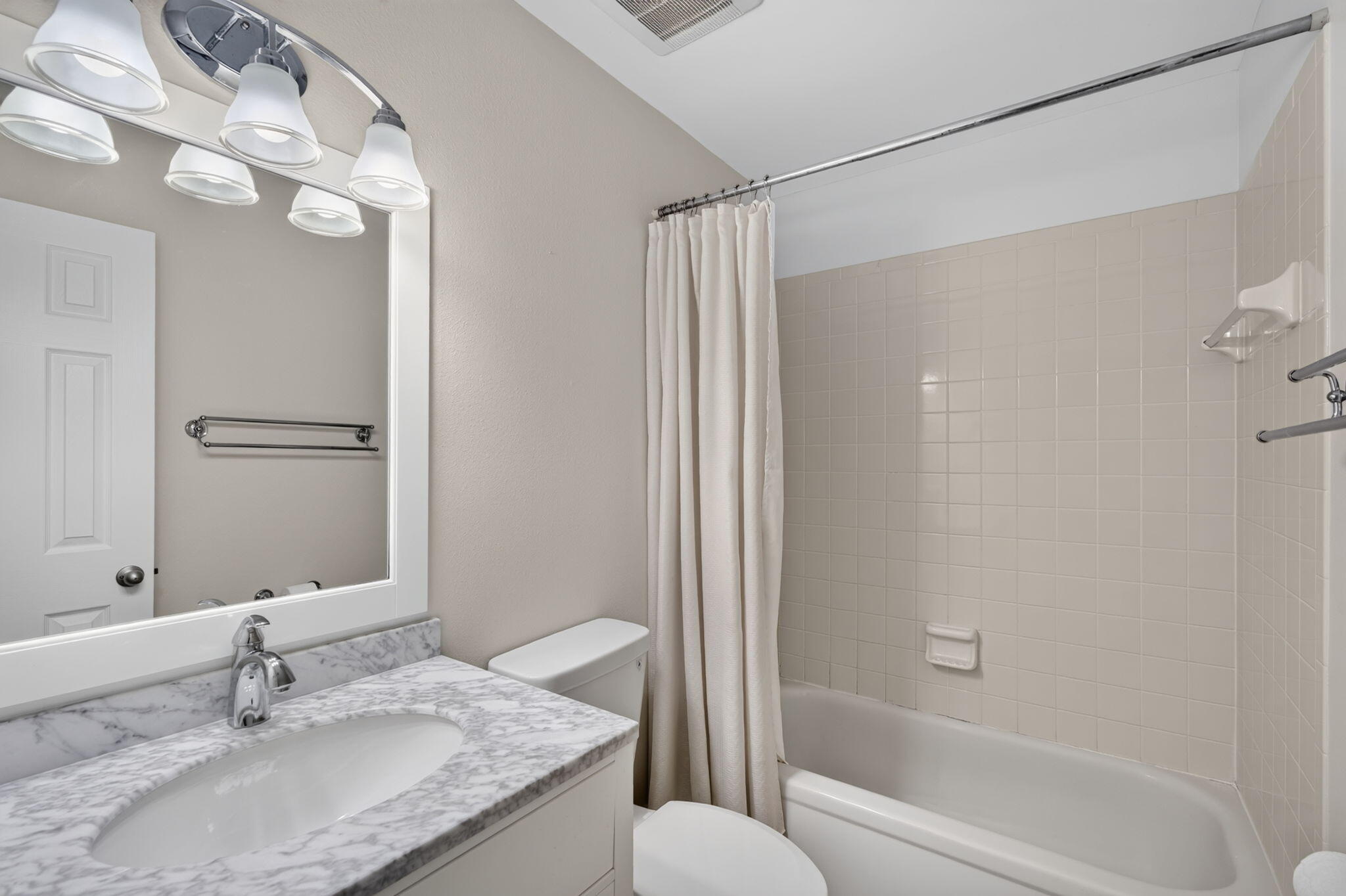 LINKSIDE VILLAGE UNIT 1 - Residential
