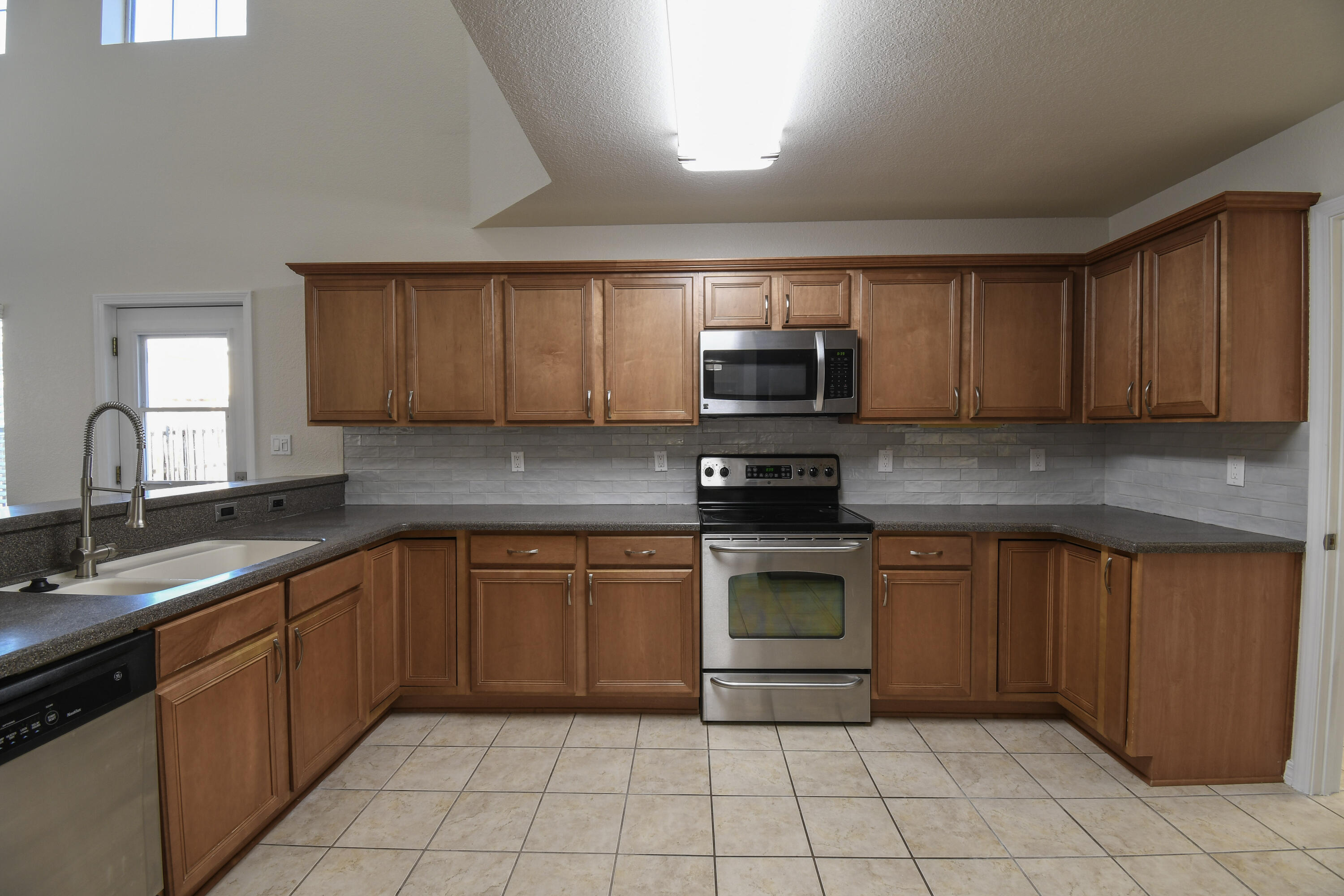 DRIFTWOOD ESTATES - Residential Lease