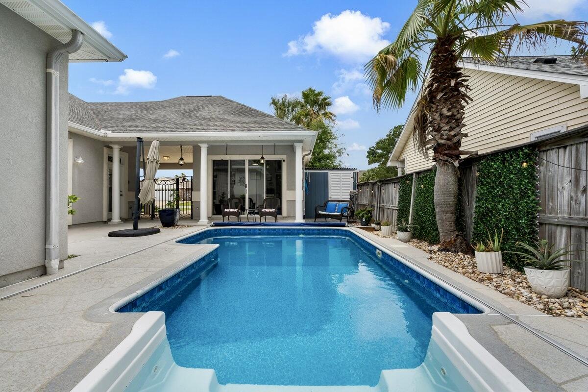 POLYNESIAN ISLANDS - Residential