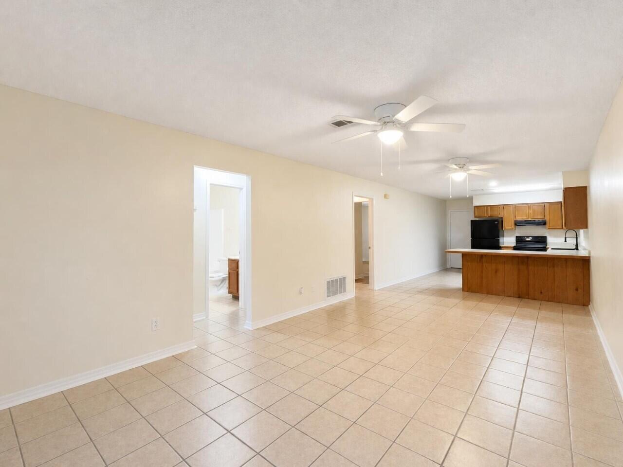 WELLINGTON MANOR - Residential Lease