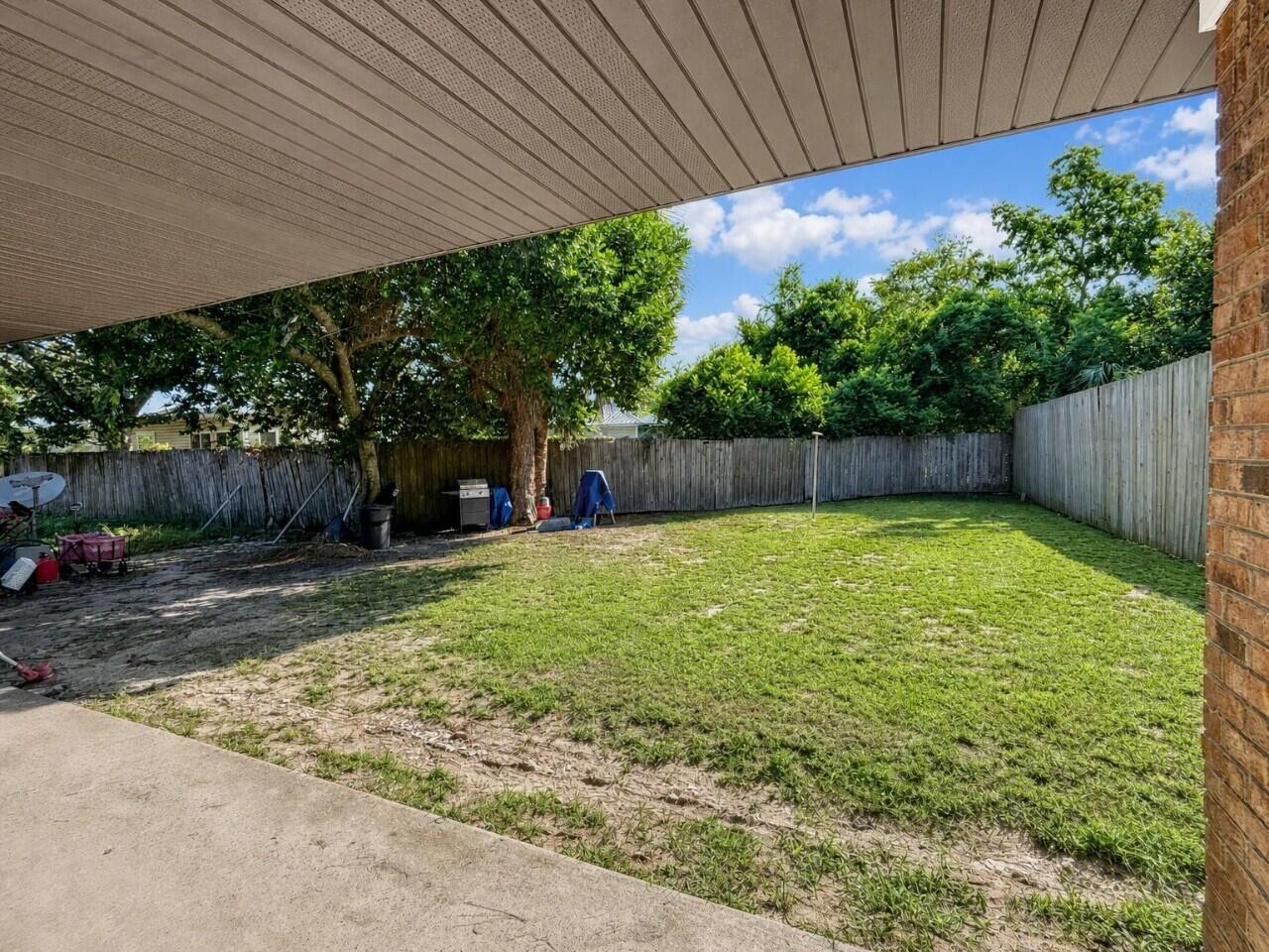 WELLINGTON MANOR - Residential Lease