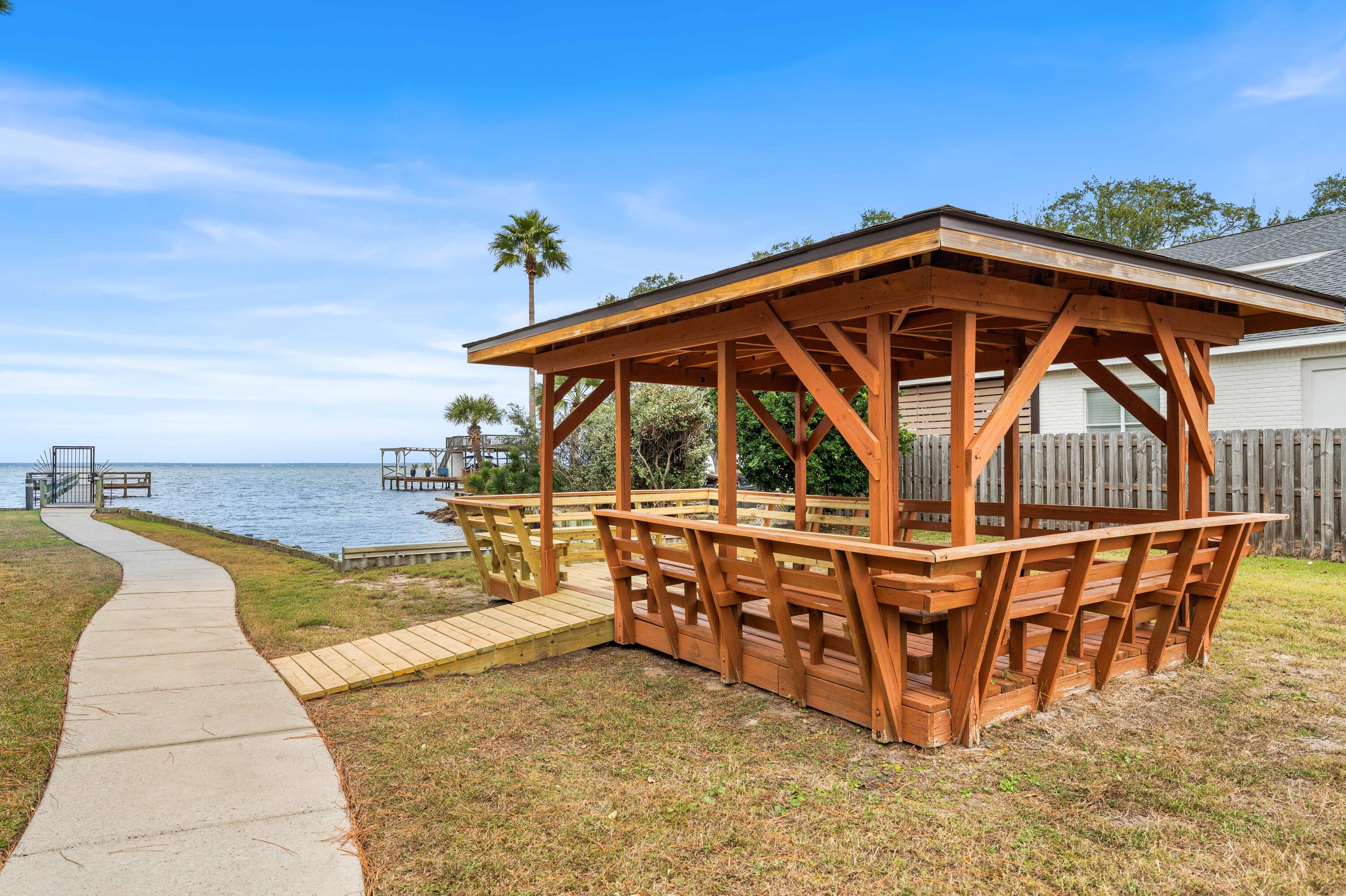 BAYSIDE - Residential