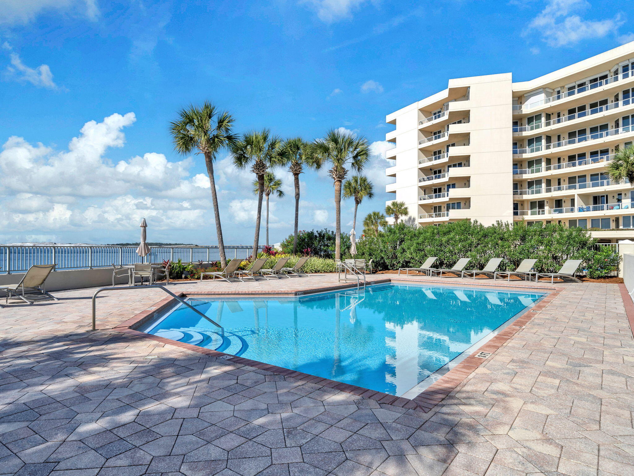 WATERVIEW TOWERS - Residential