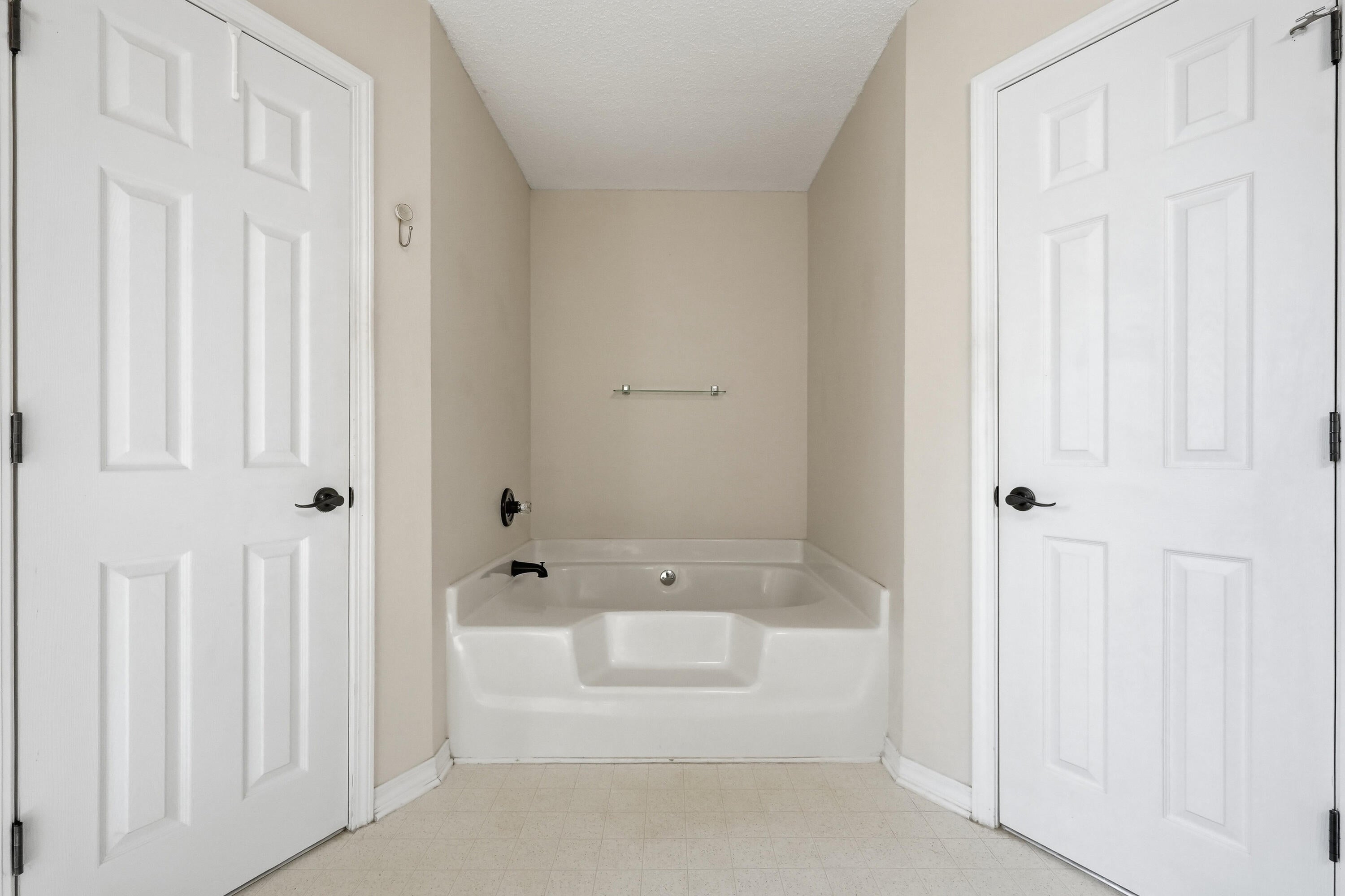 FOXWOOD ADDITION S/D - Residential Lease