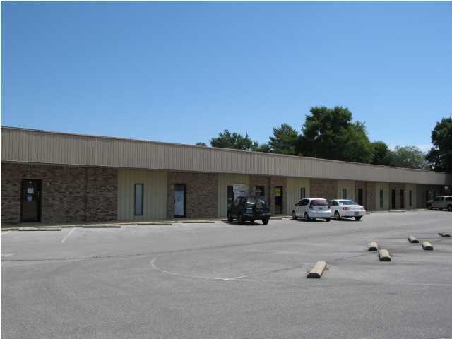 Lots of parking with a convenient location. Ready to move into.