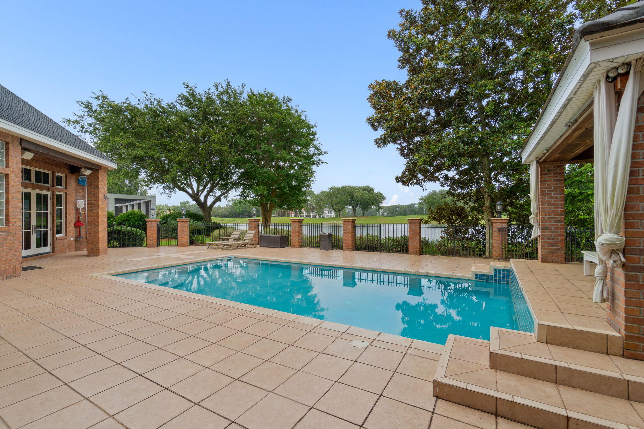 KELLY PLANTATION - Residential