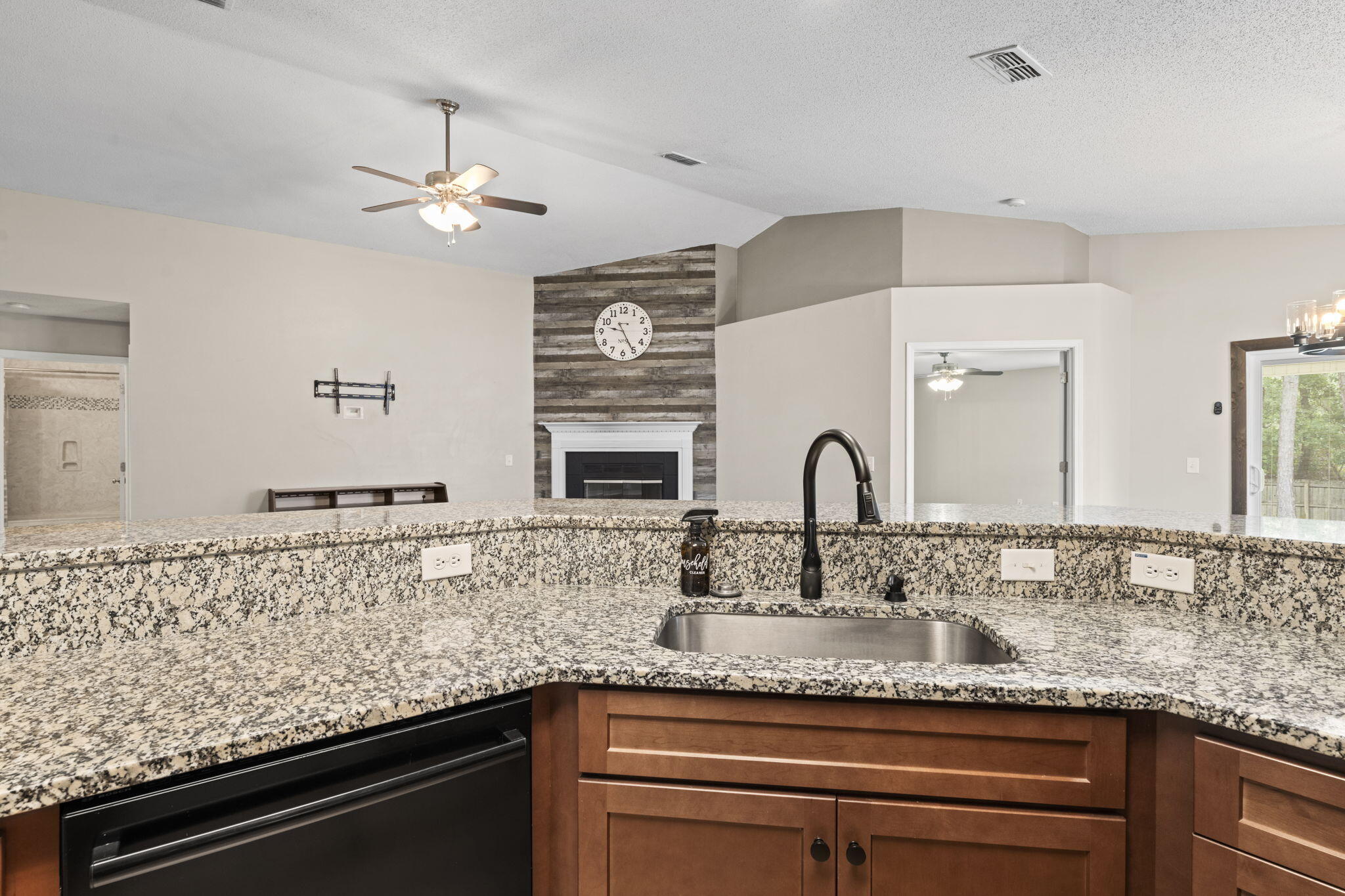 HIDDEN SHORES - Residential