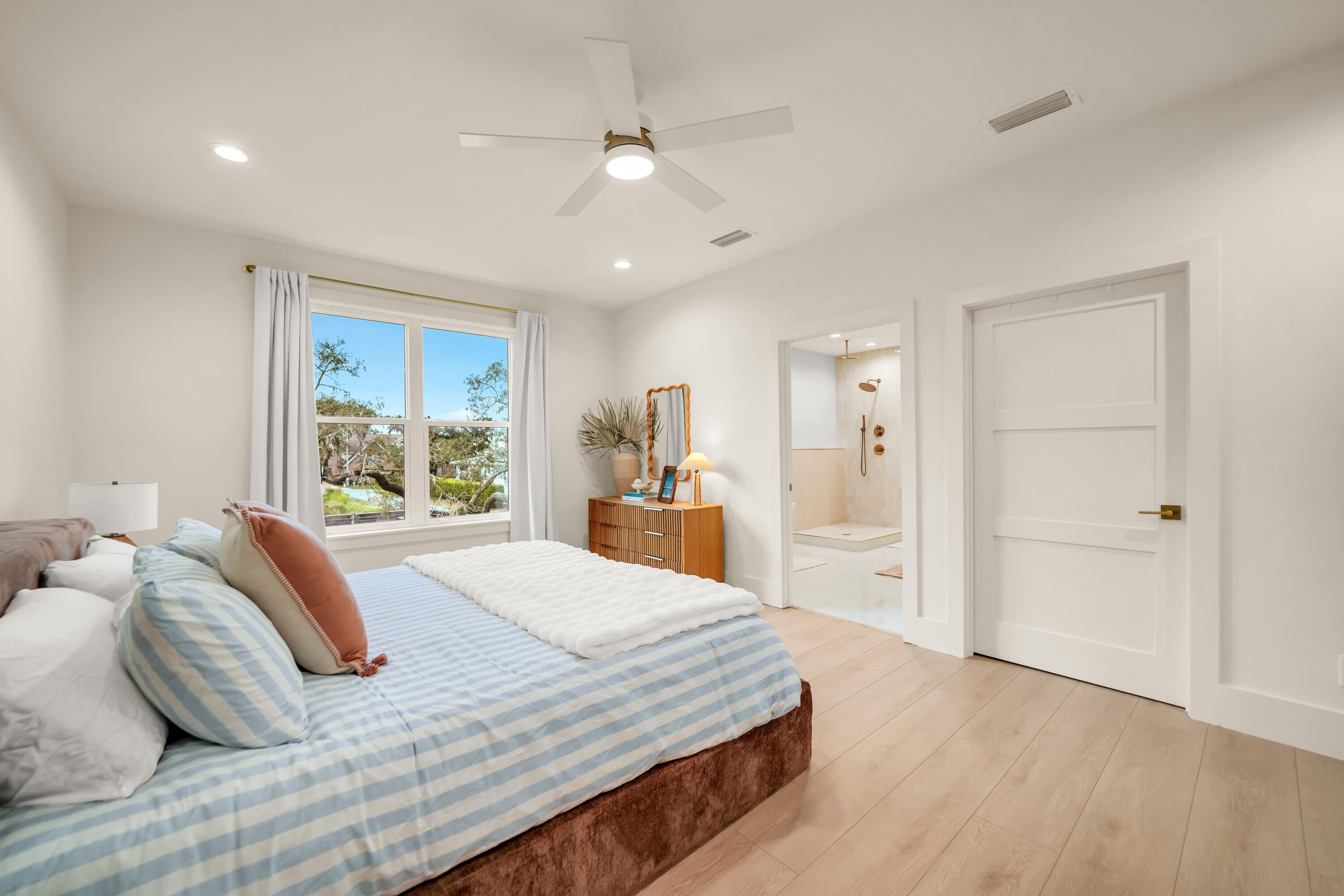 BAY MAGNOLIA - Residential
