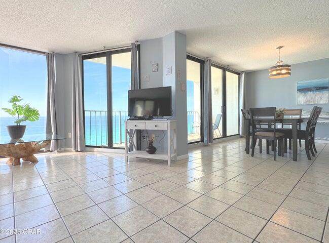 EDGEWATER BEACH - Residential