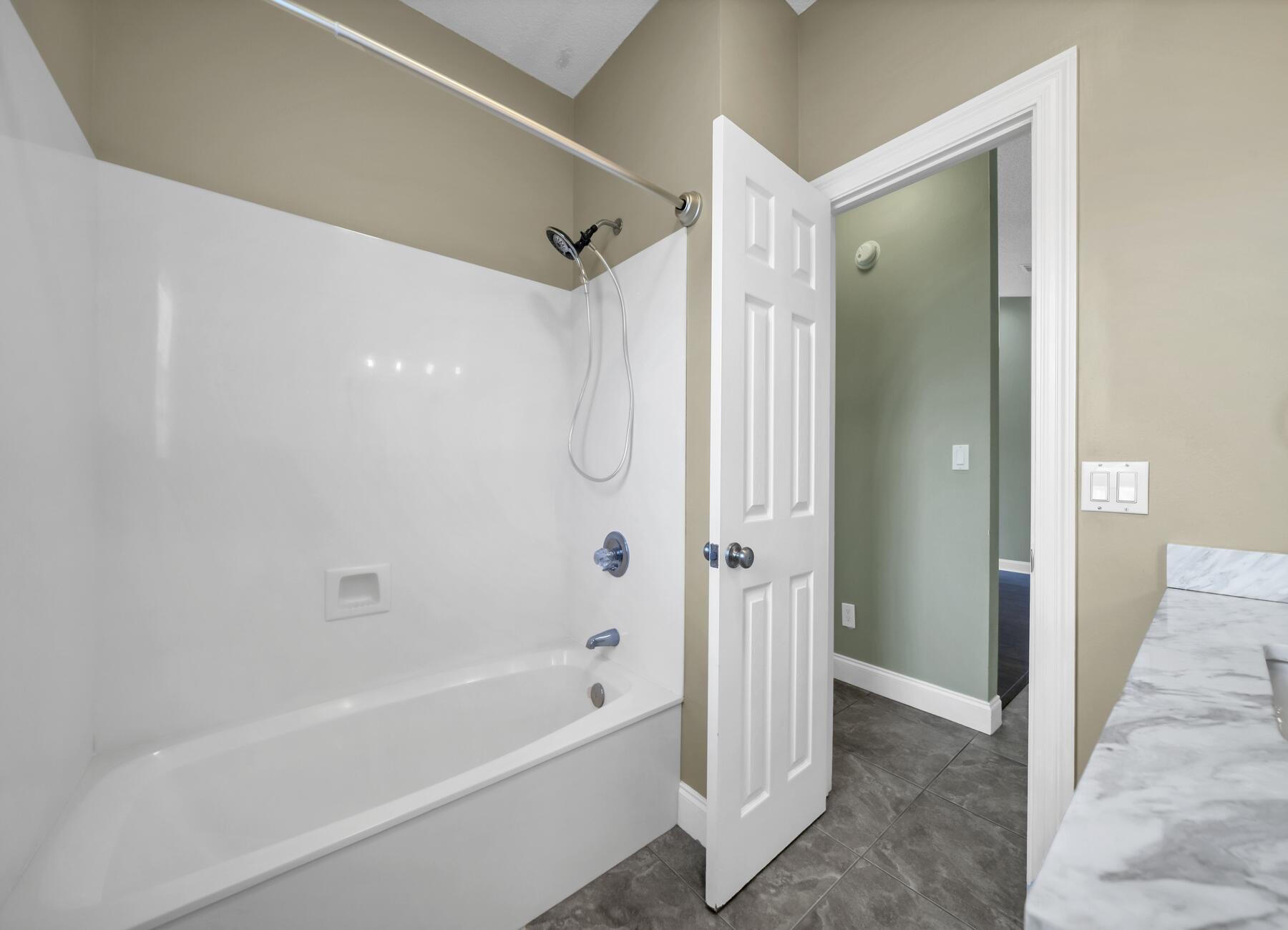 PARKWOOD ESTATES PH 1 BLUEWATER BAY - Residential Lease